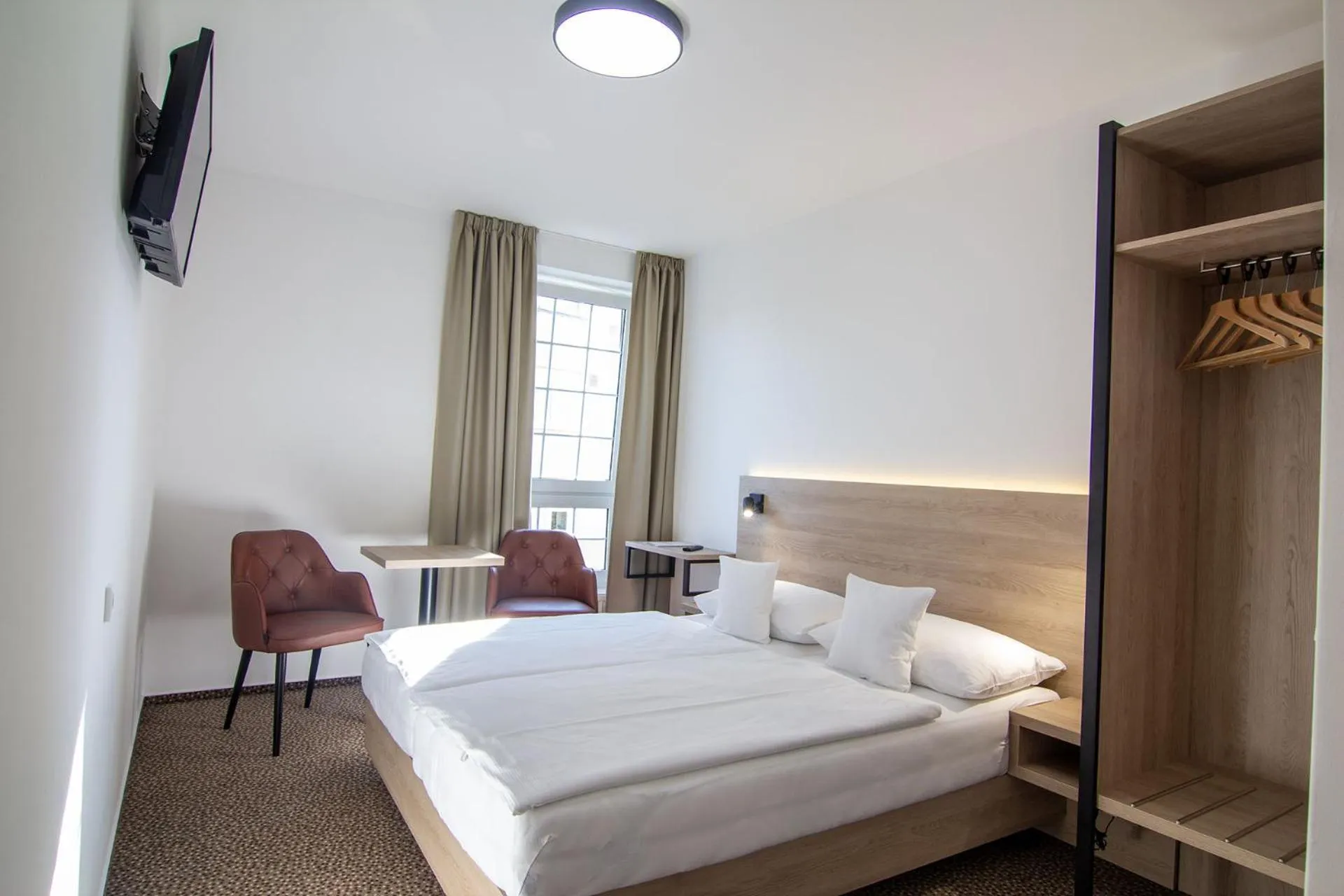 Bedroom, Bed in Hotel Avion