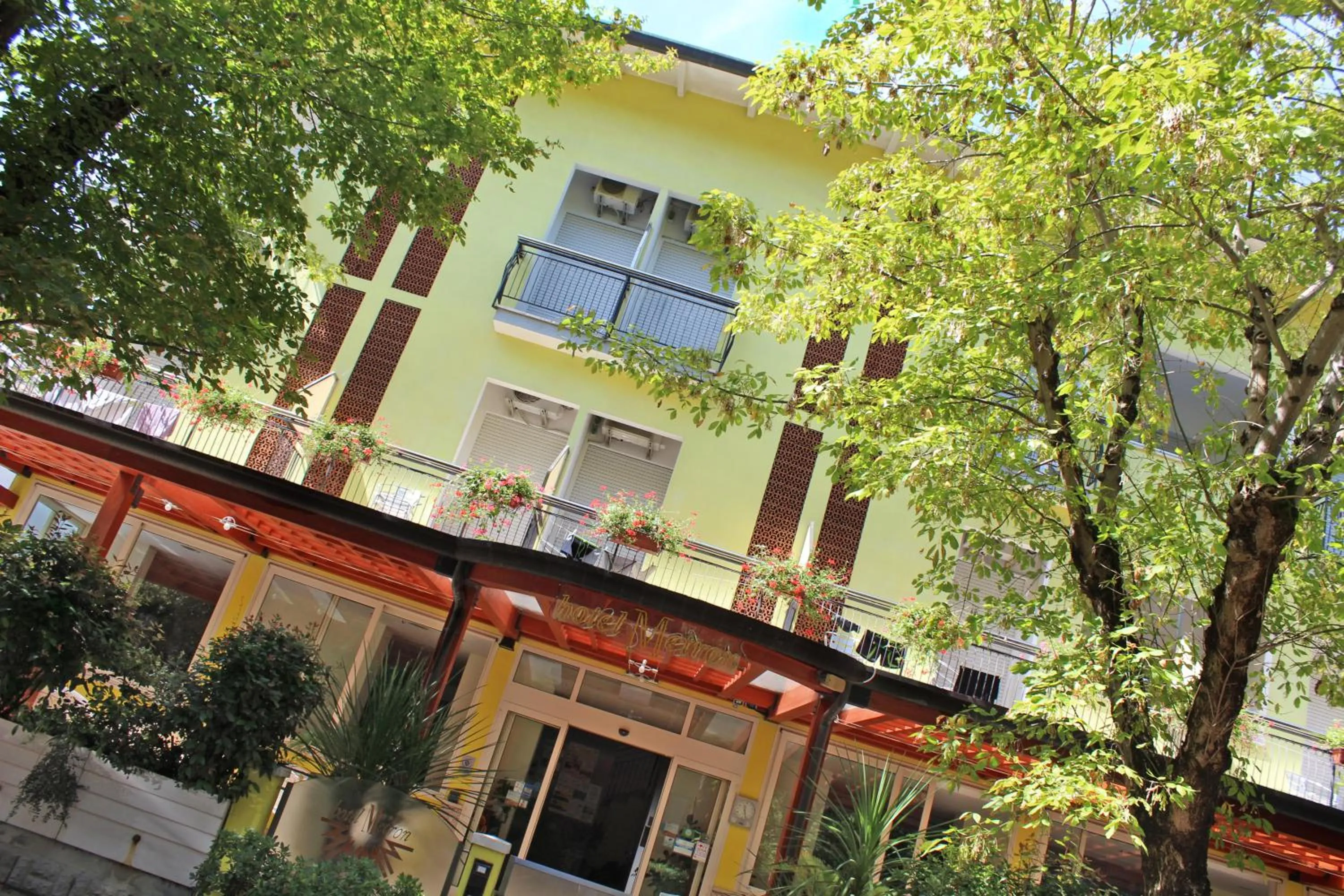 Facade/entrance in Hotel Metron