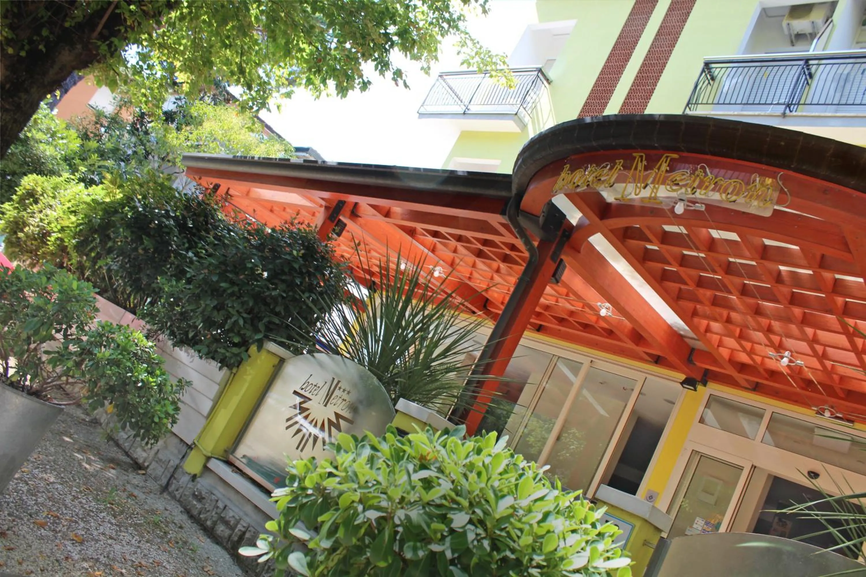 Facade/entrance in Hotel Metron
