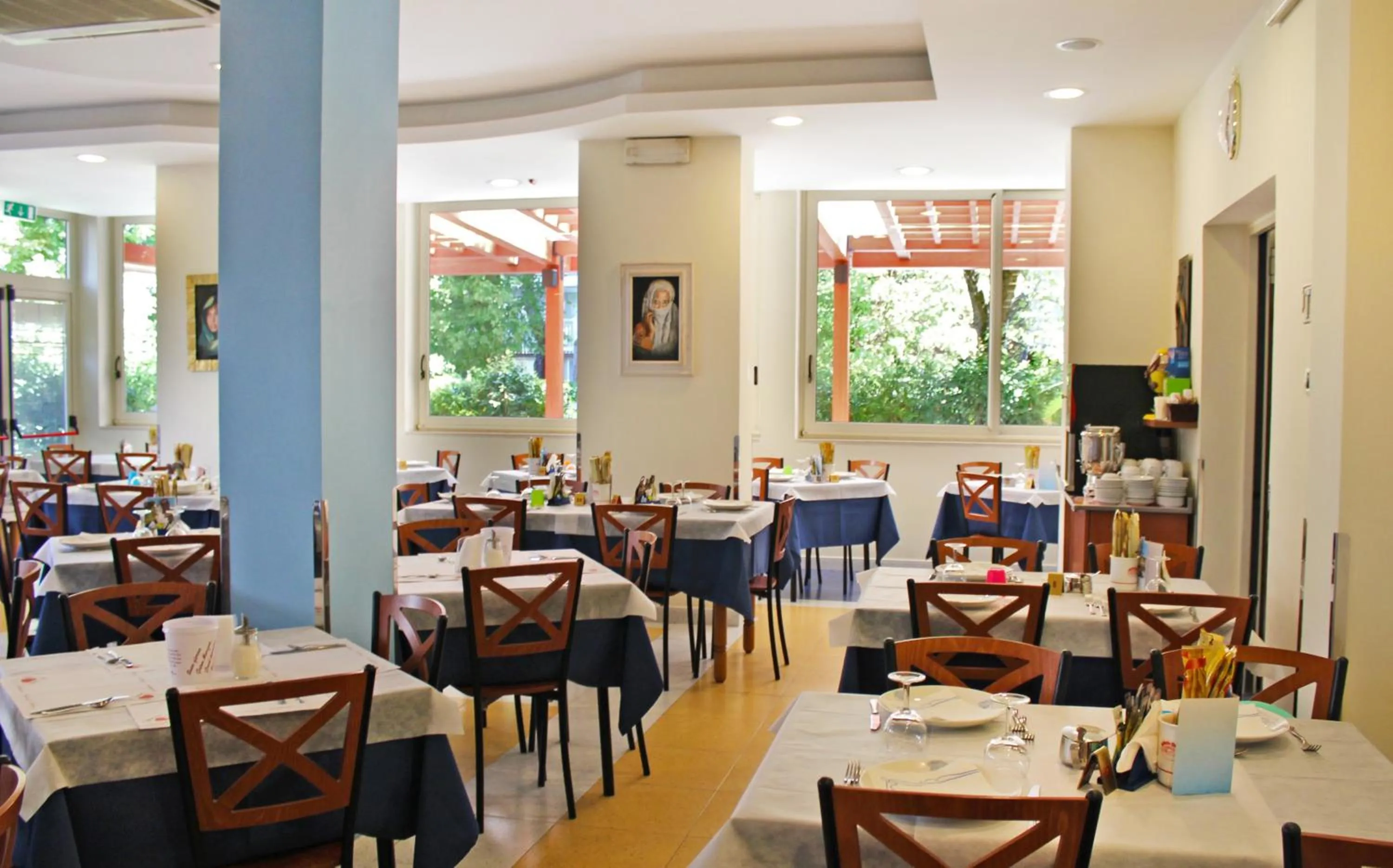 Restaurant/places to eat in Hotel Metron