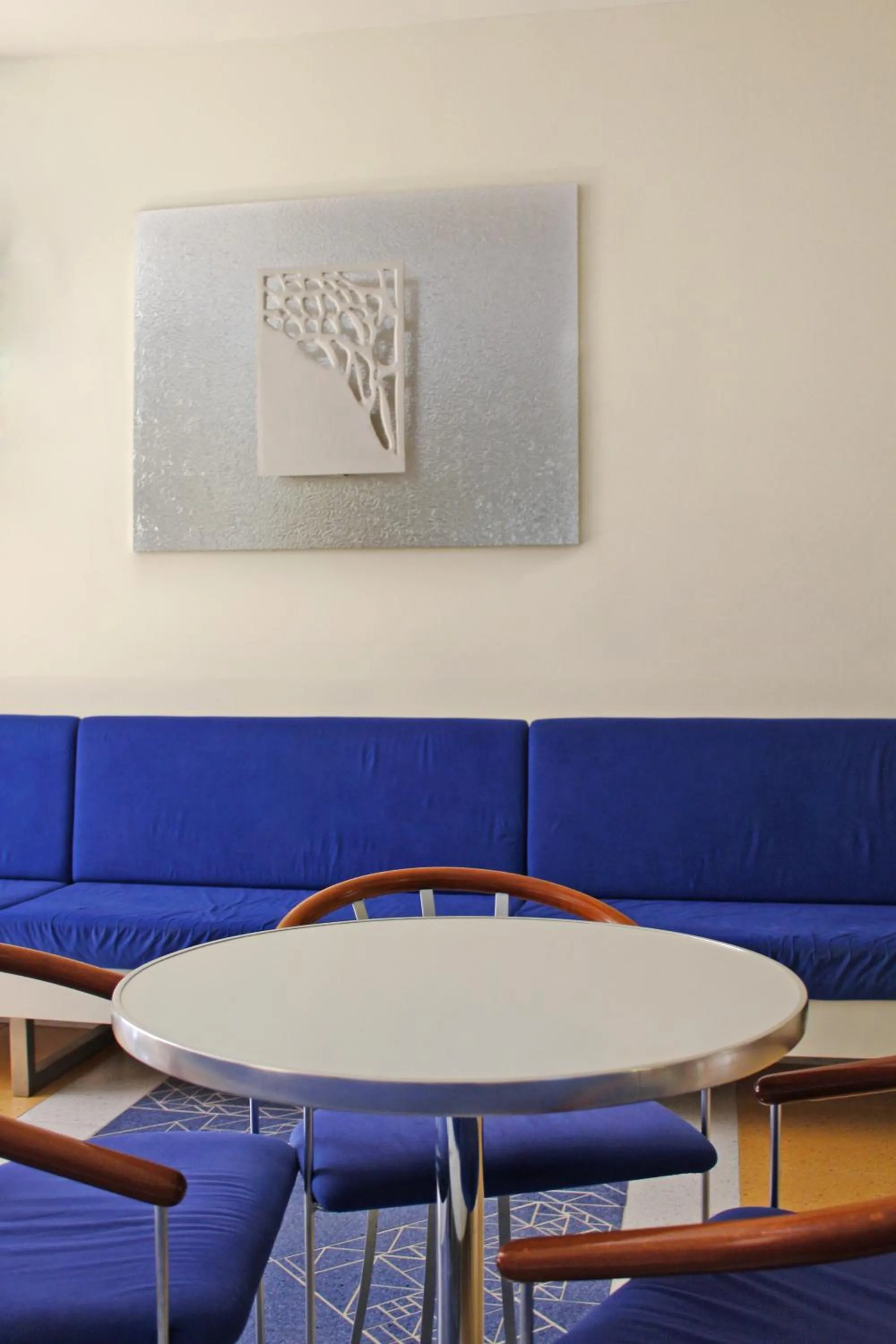 Communal lounge/ TV room in Hotel Metron