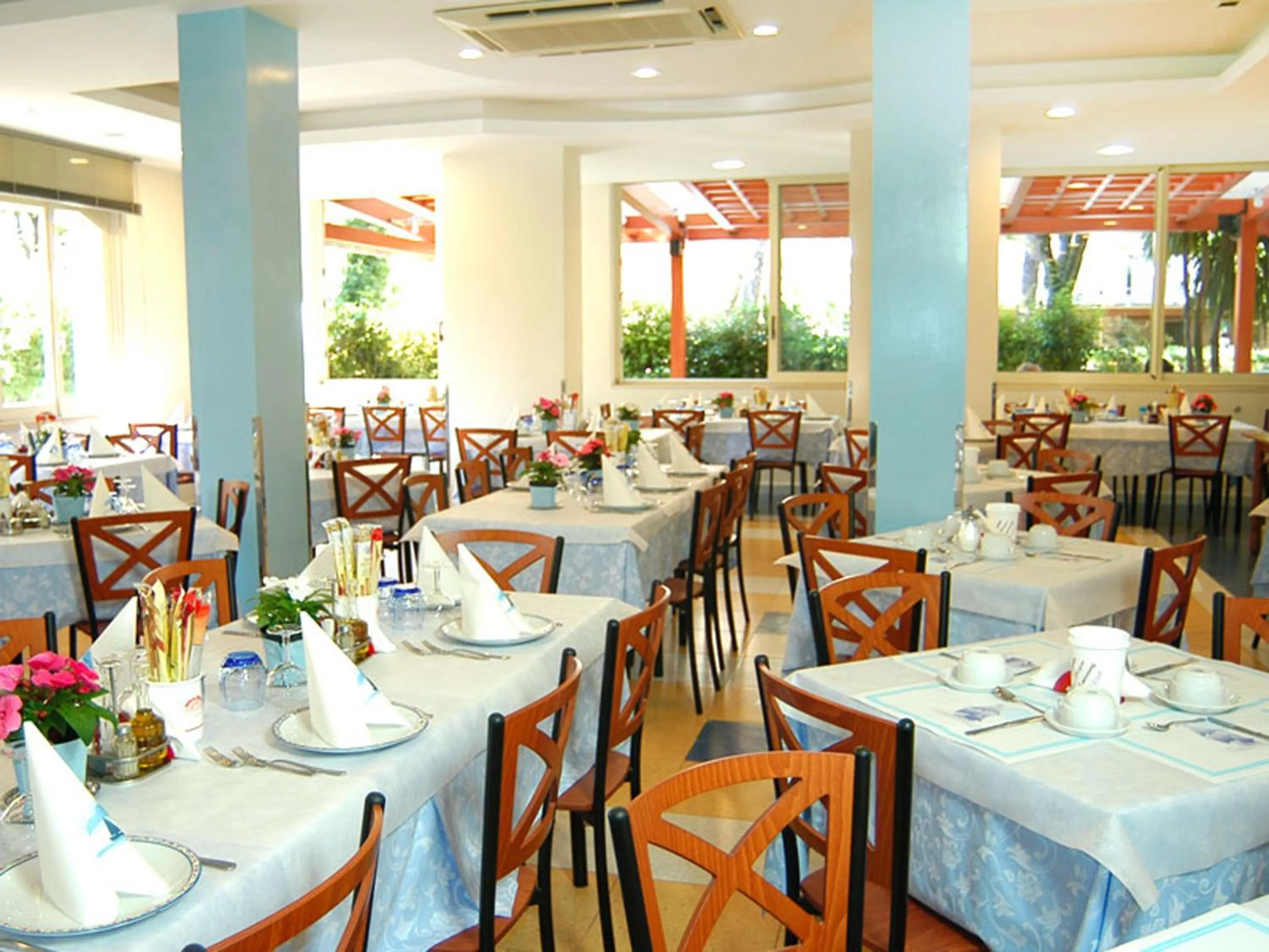 Restaurant/places to eat in Hotel Metron