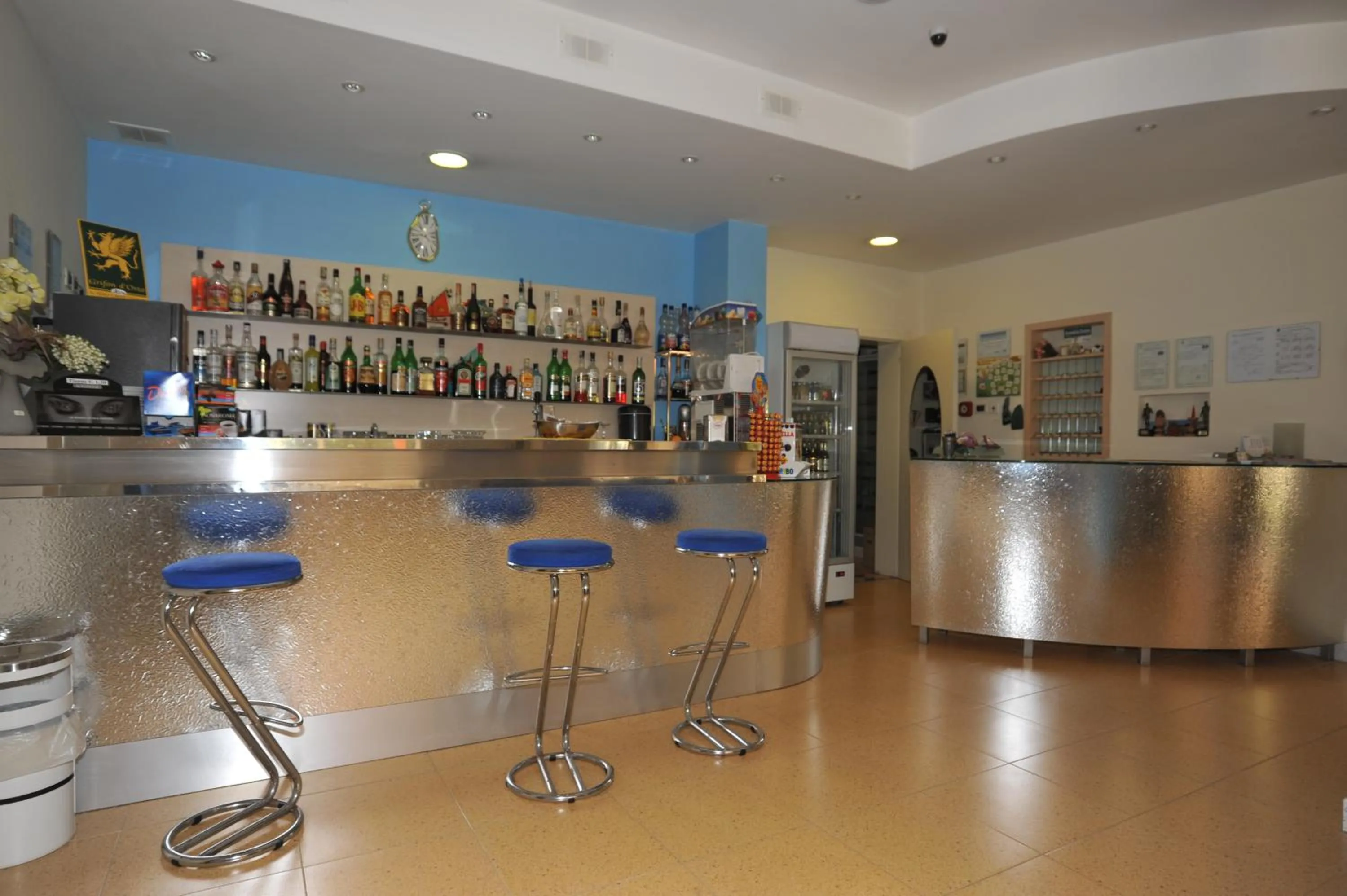 Communal lounge/ TV room in Hotel Metron