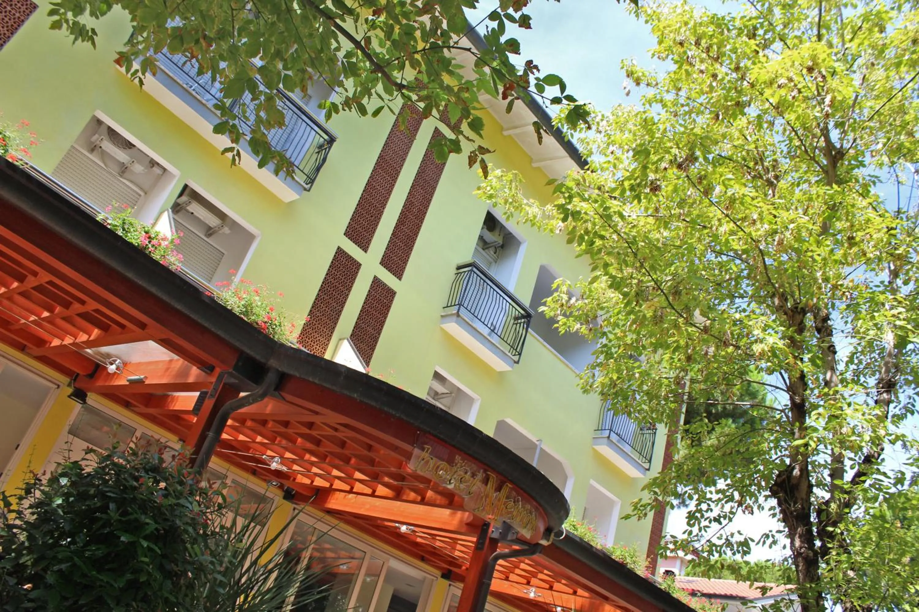 Facade/entrance in Hotel Metron