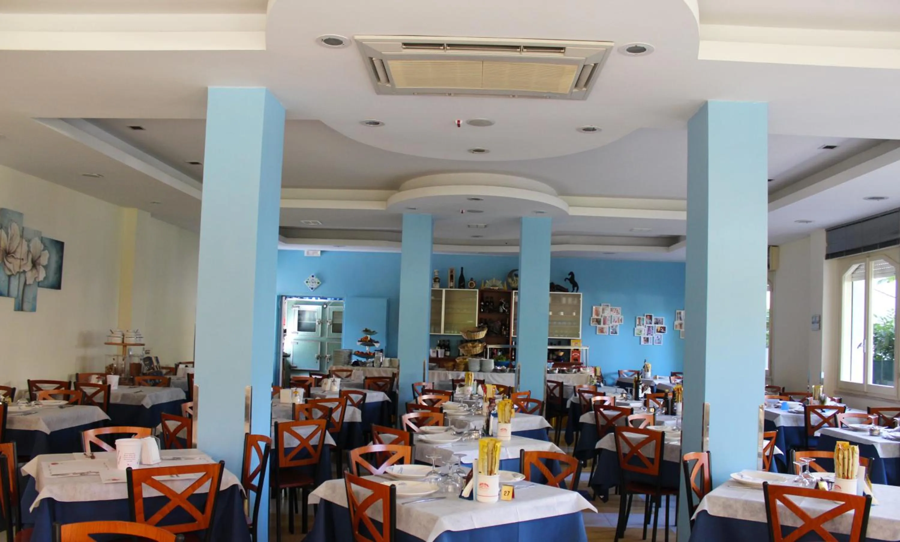 Restaurant/places to eat in Hotel Metron