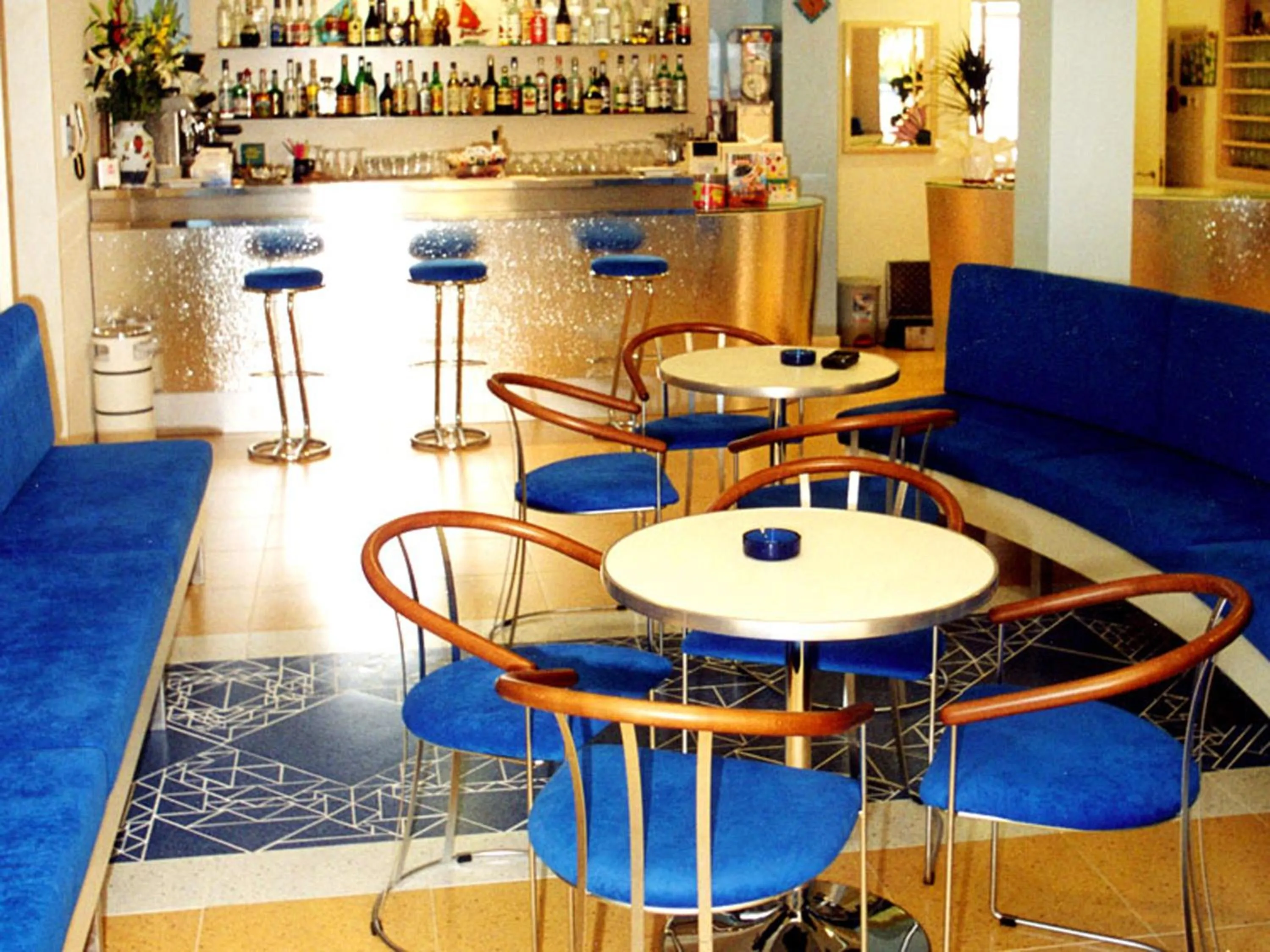 Communal lounge/ TV room in Hotel Metron