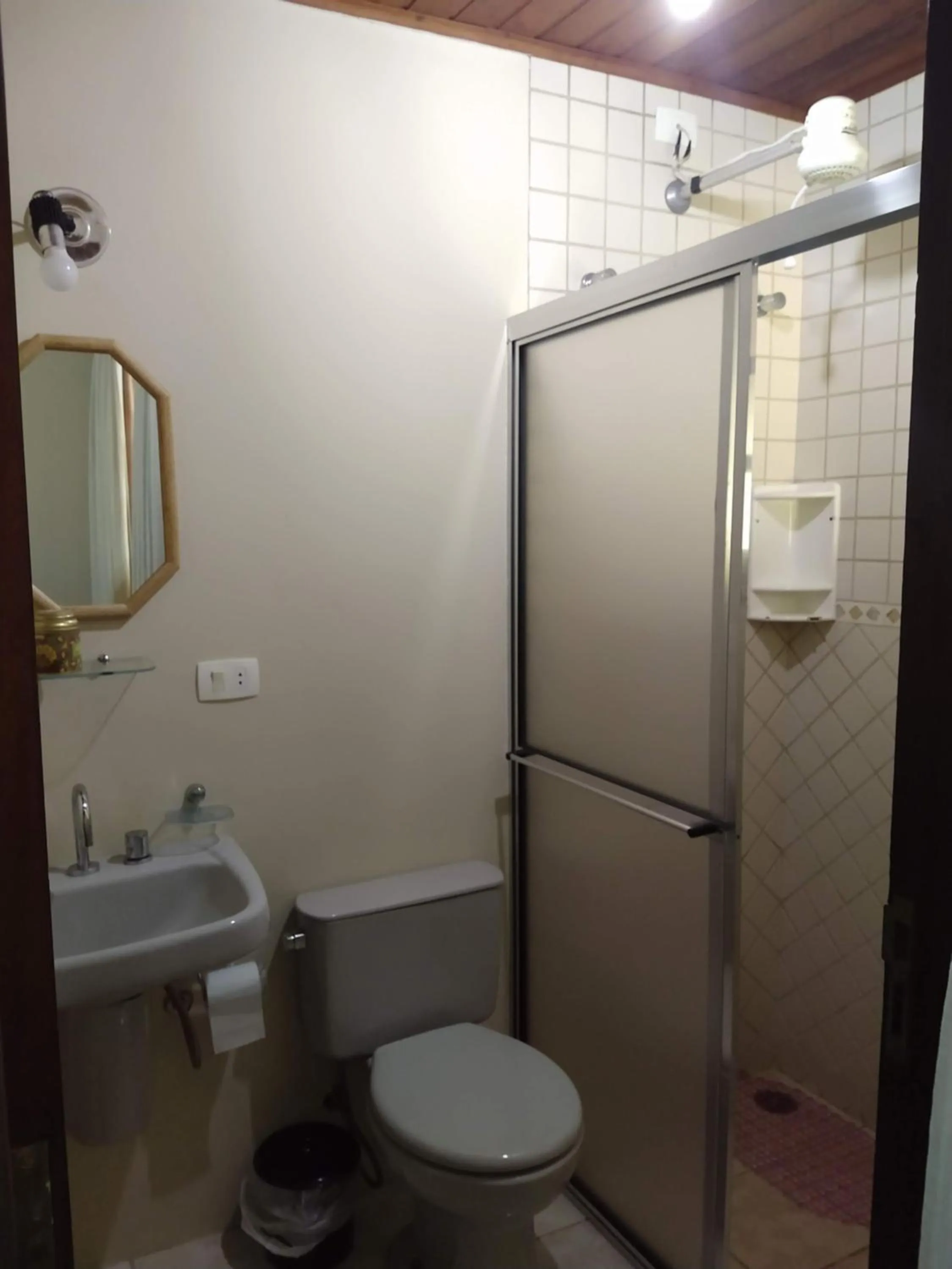 Bathroom in Pousada Realeza Atibaia