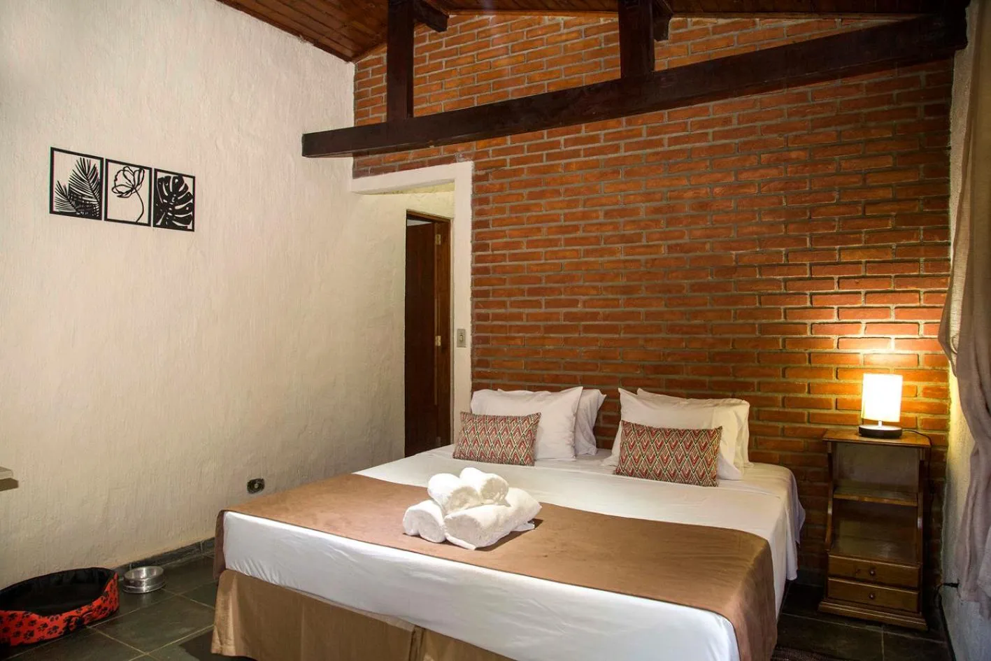 Property building, Bed in Pousada Realeza Atibaia