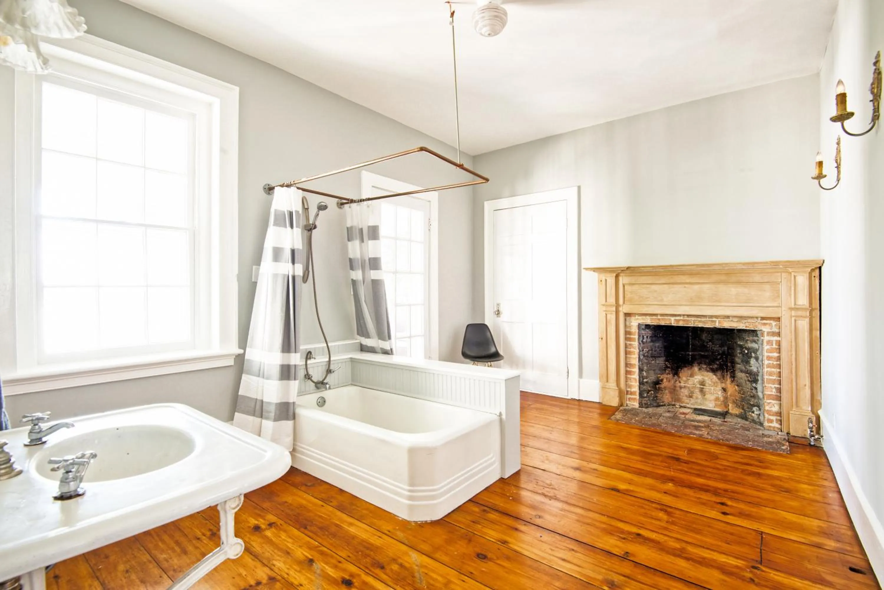 Bathroom in Hudson Mariner