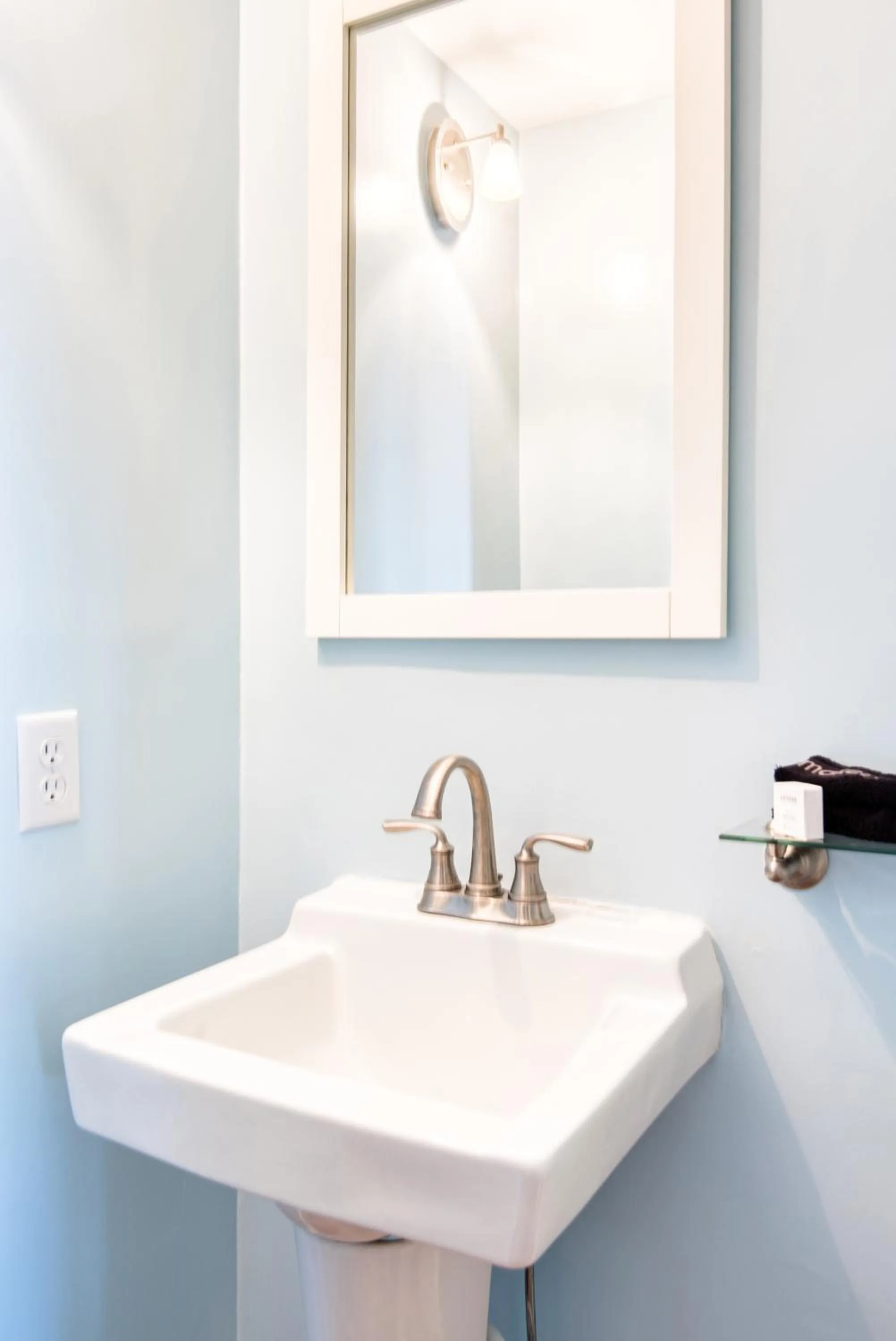 Bathroom in Hudson Mariner