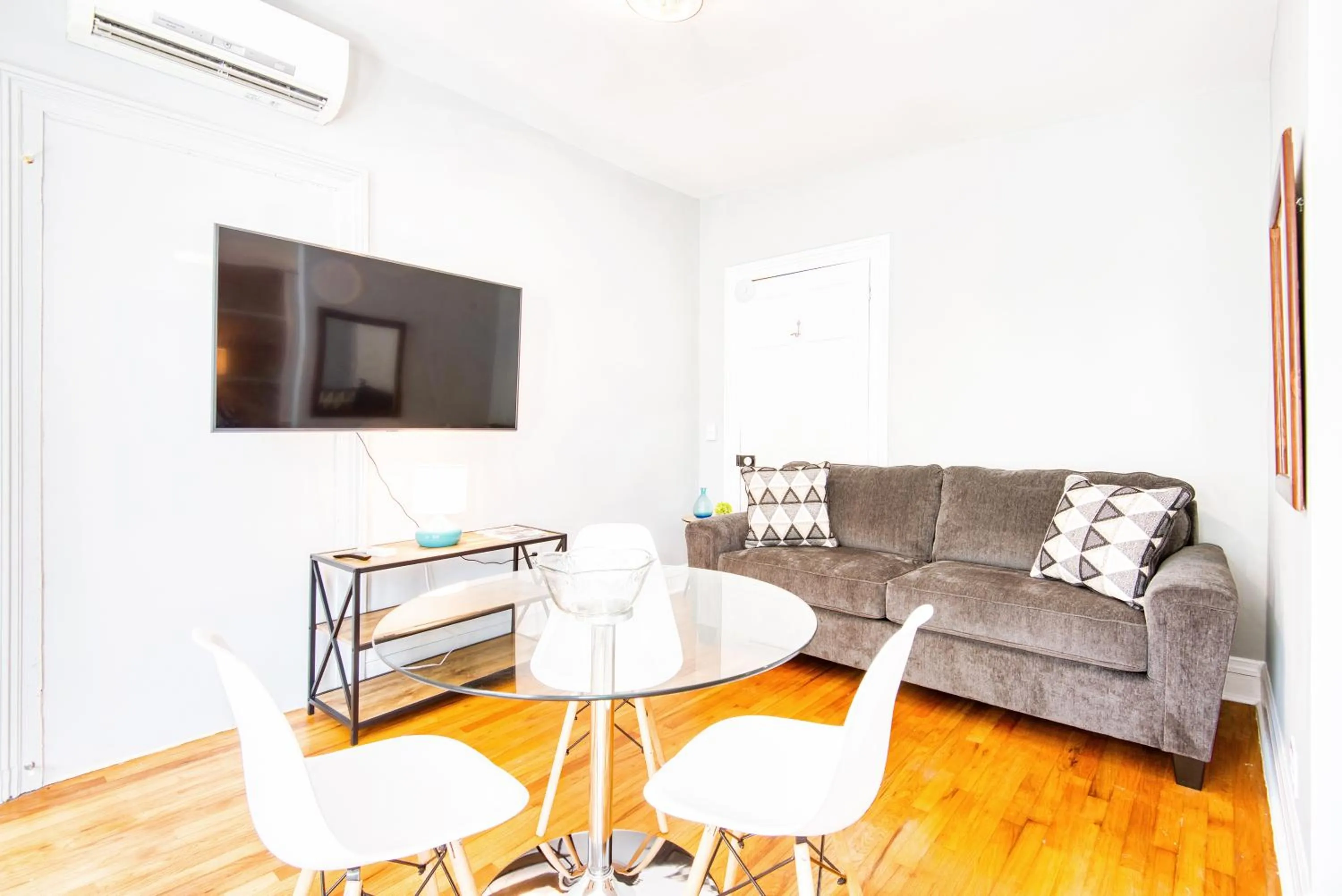 Bedroom in Hudson Mariner