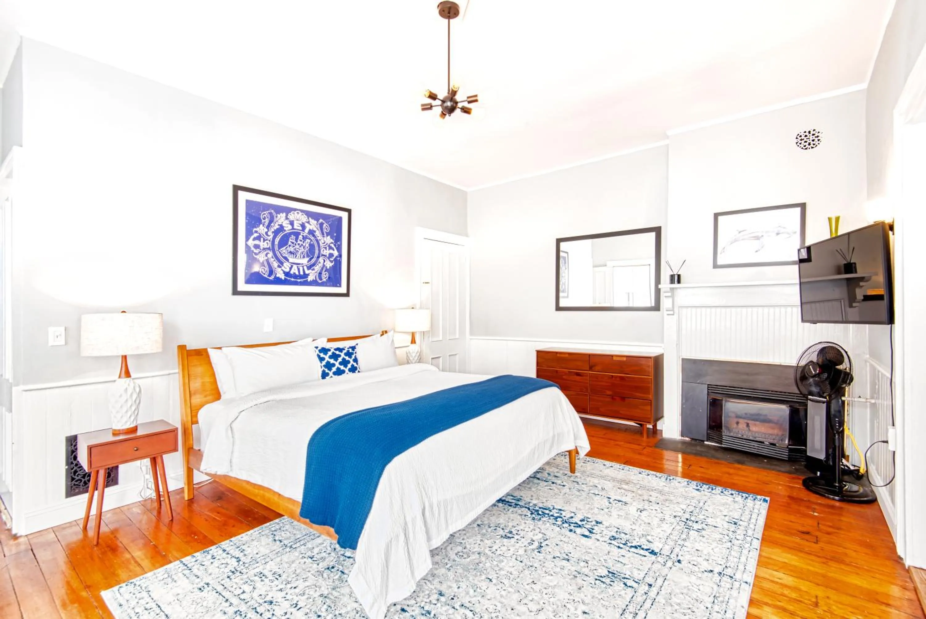 Bed in Hudson Mariner