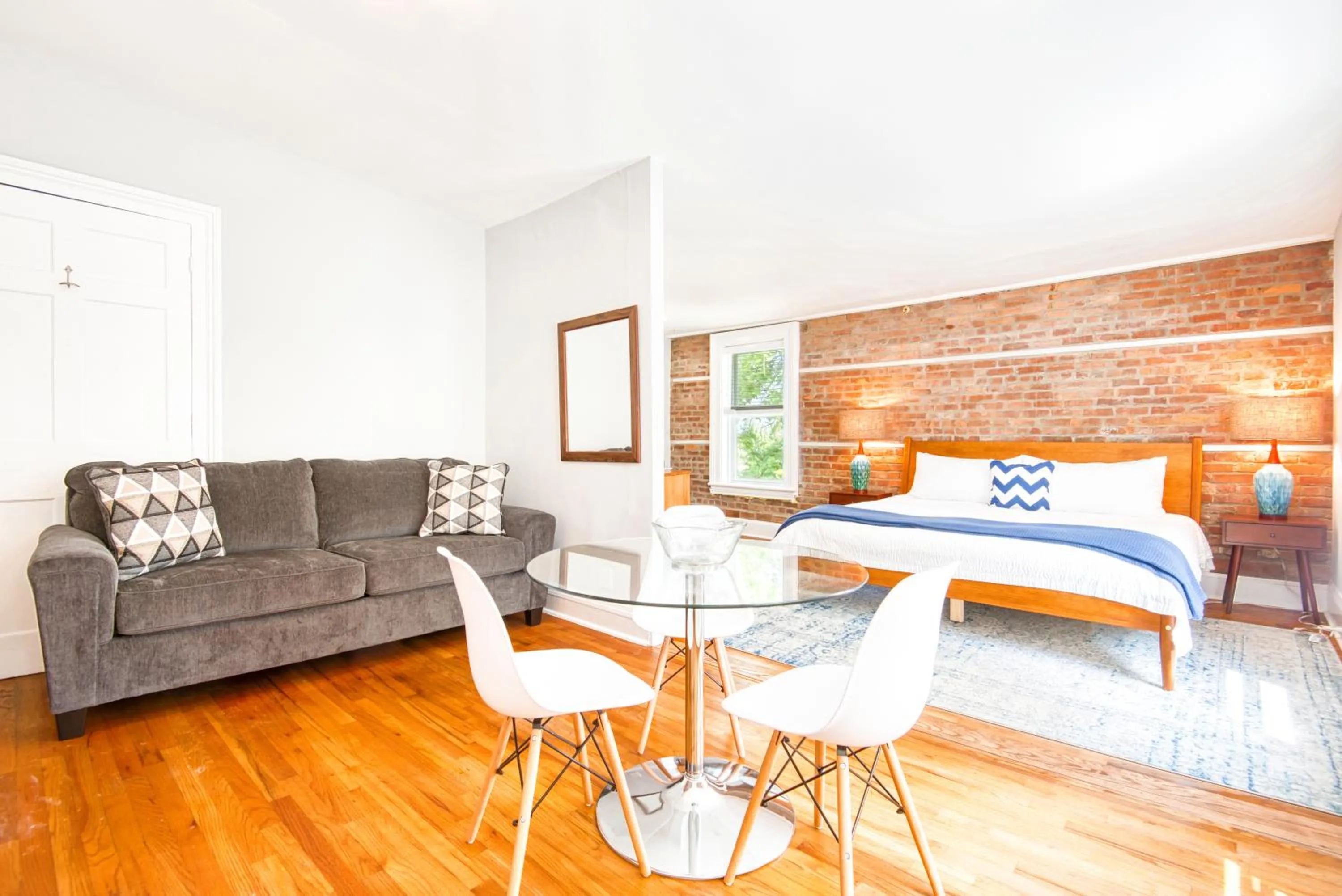 Bedroom in Hudson Mariner