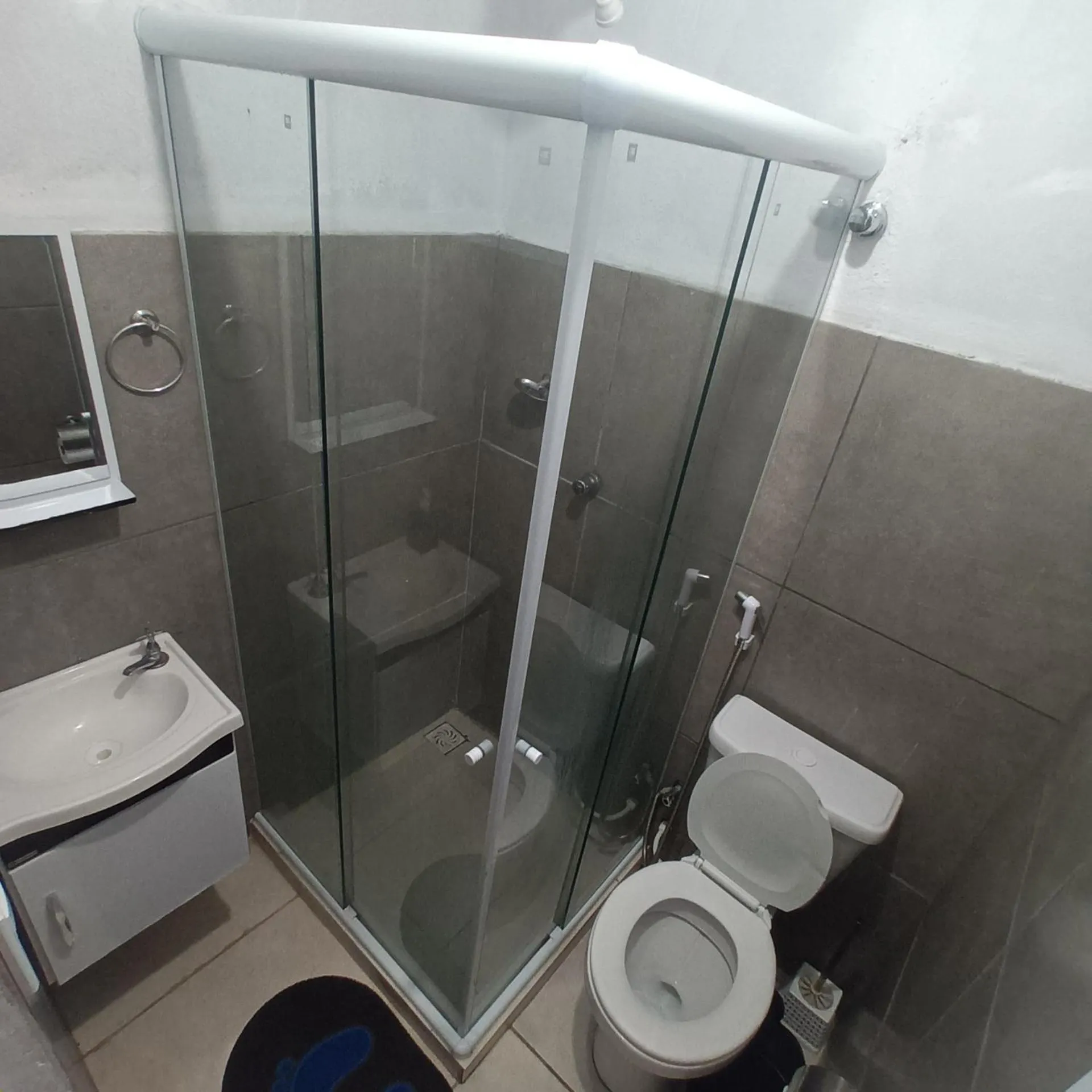 Pousada Marduk Banheiro privativo em todas as suites excelente localização tudo básico local ideal para hóspedes que não são exigentes "Não reembolsável"