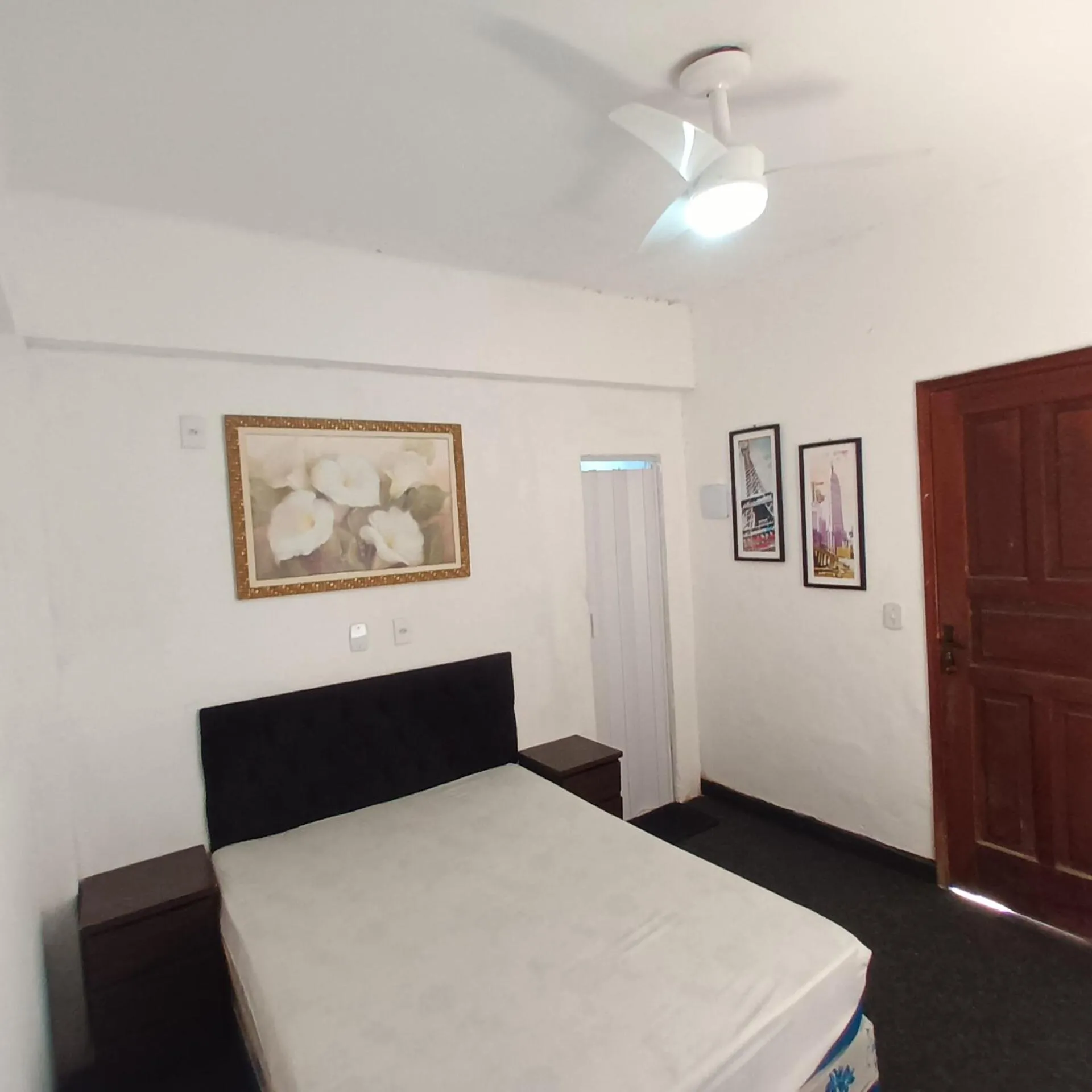 Bed in Pousada Marduk Banheiro privativo em todas as suites excelente localização tudo básico local ideal para hóspedes que não são exigentes "Não reembolsável"