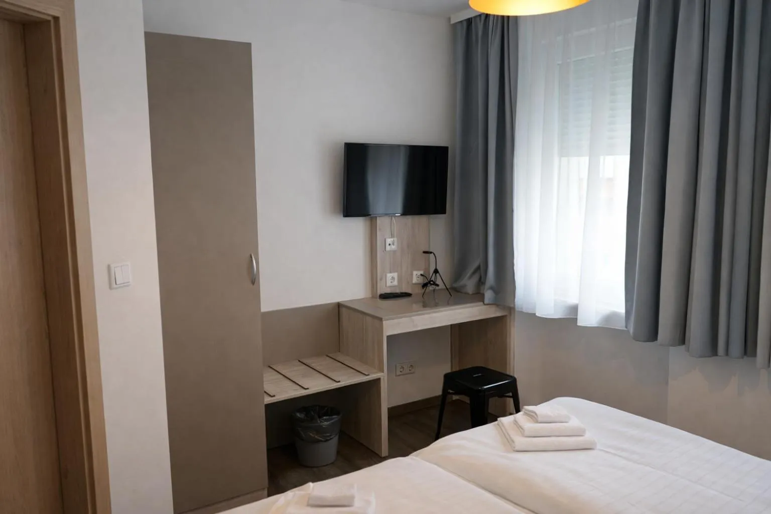 Photo of the whole room, Bed in Hotel Central City Hbf Nürnberg Garni