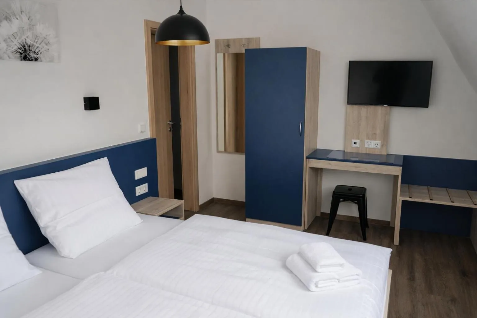 Bedroom, Bed in Hotel Central City Hbf Nürnberg Garni