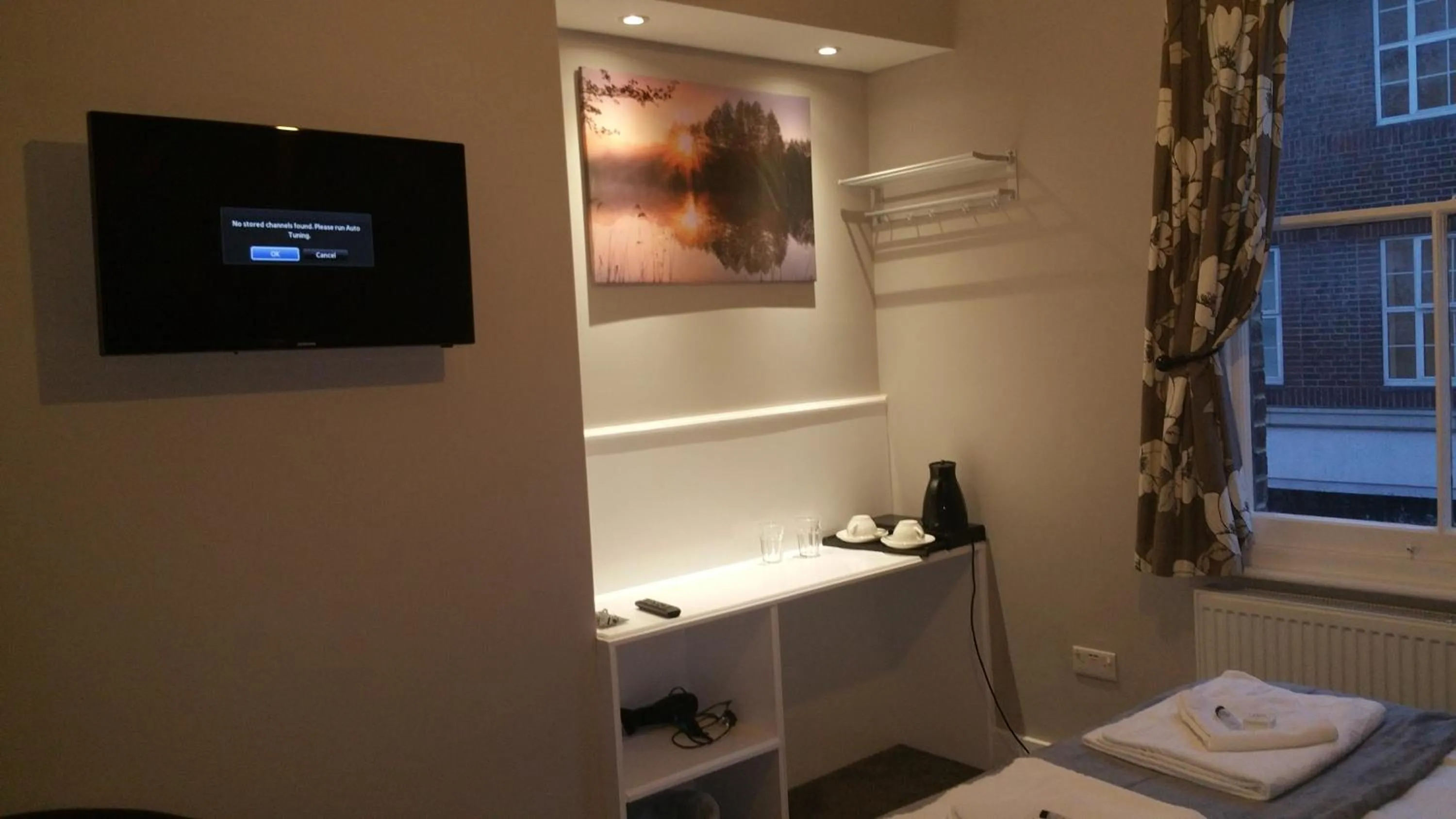 Bathroom, Bed in Ali Inn Oxford