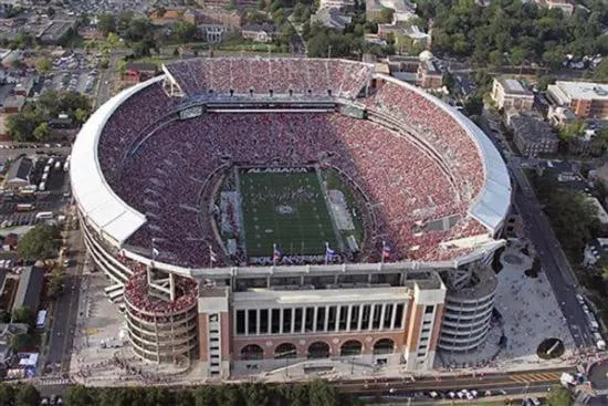 The Crimson Retreat Only 5 miles to the Stadium BBQ Coffee Games