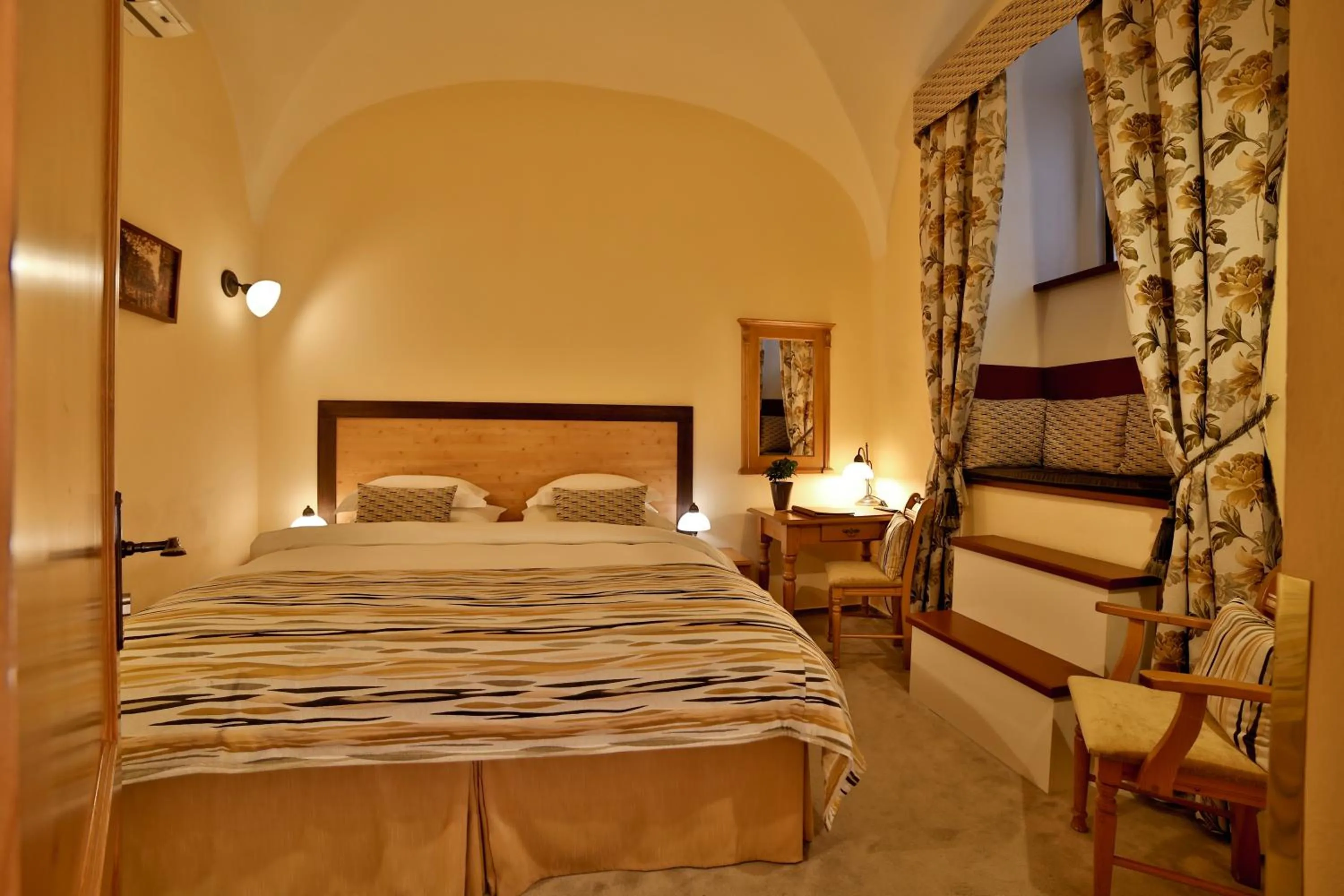 Photo of the whole room, Bed in Questenberg Hotel