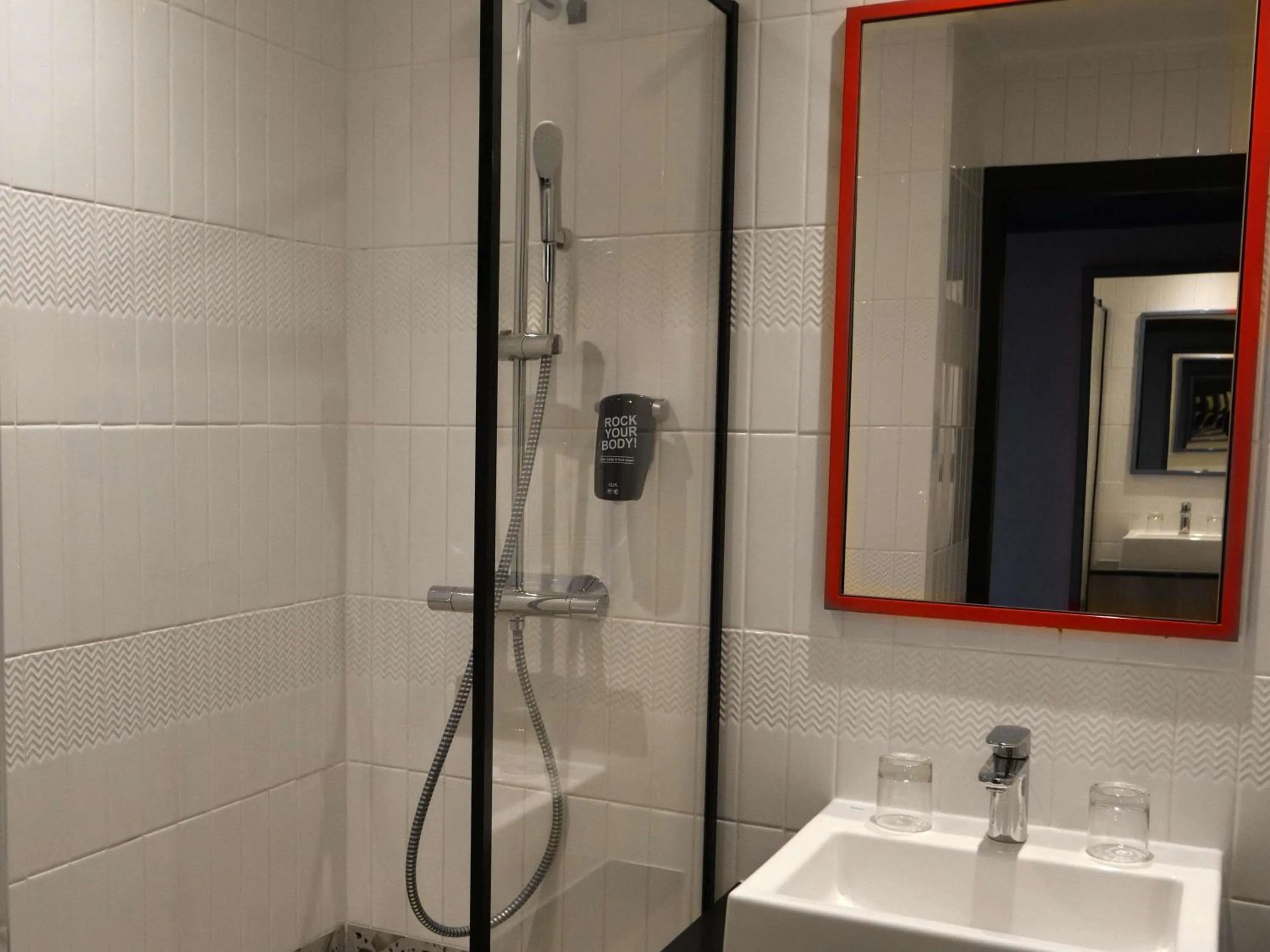 Bedroom in Ibis Styles Abidjan Plateau