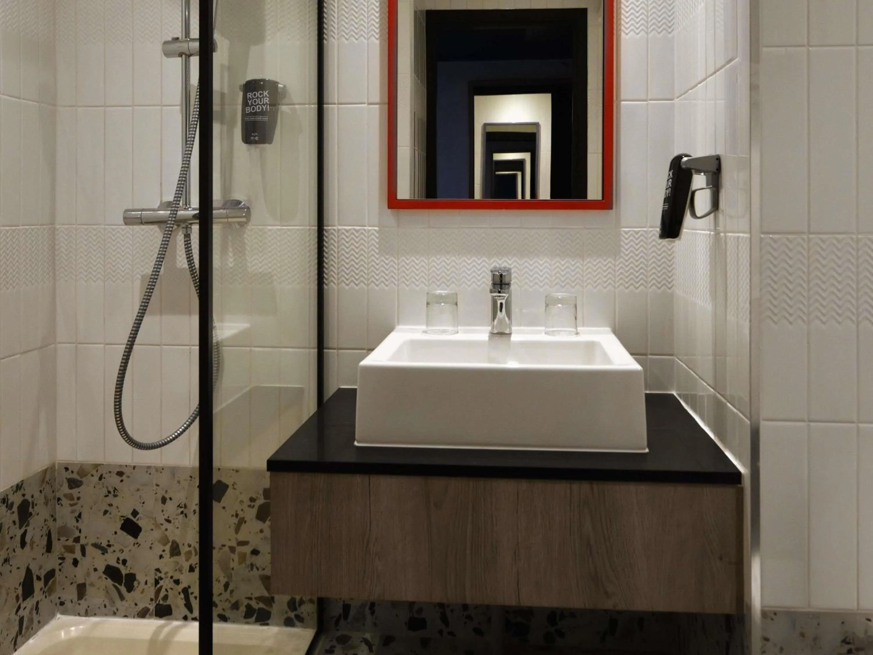 Bedroom in Ibis Styles Abidjan Plateau