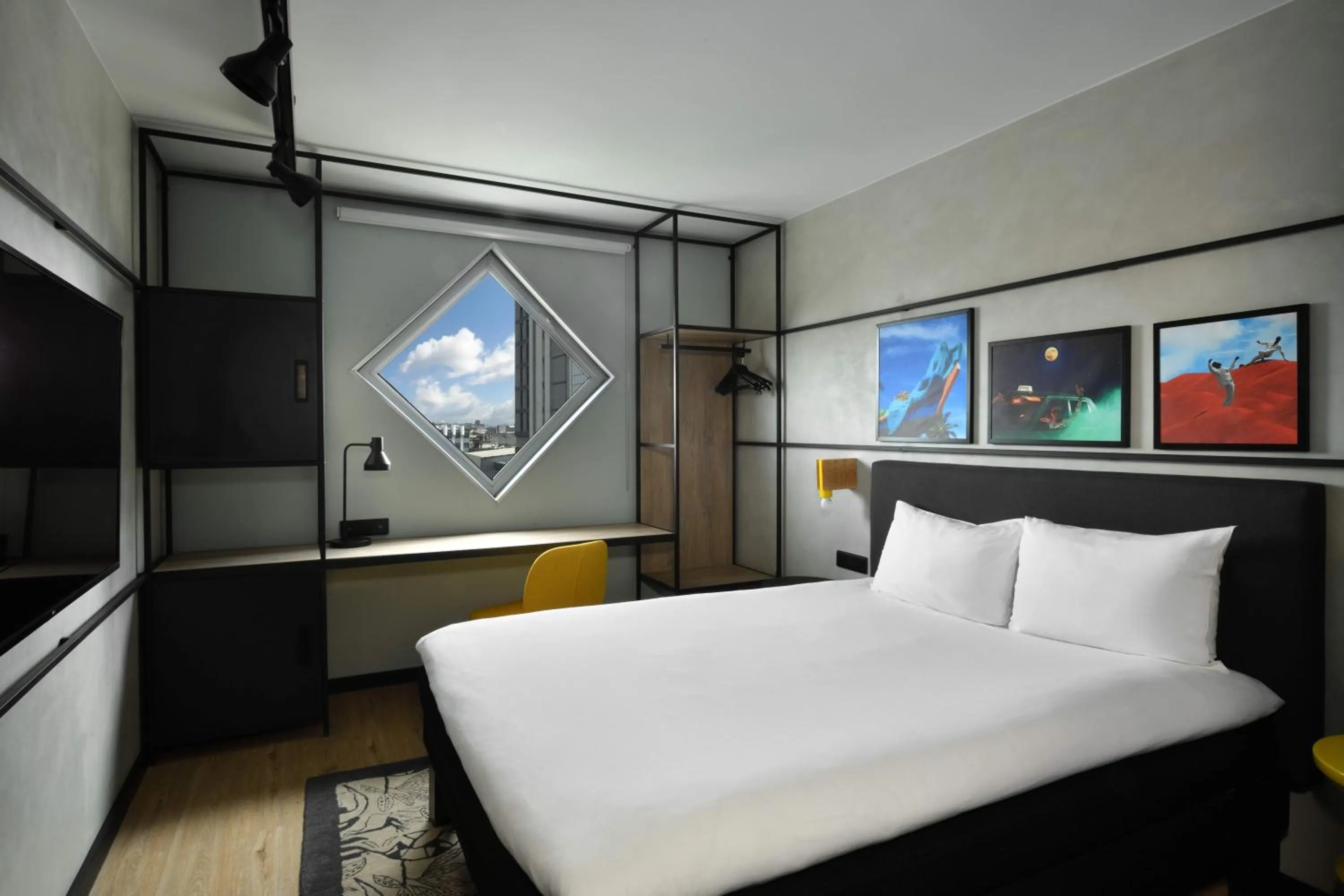 Bedroom, Bed in Ibis Styles Abidjan Marcory