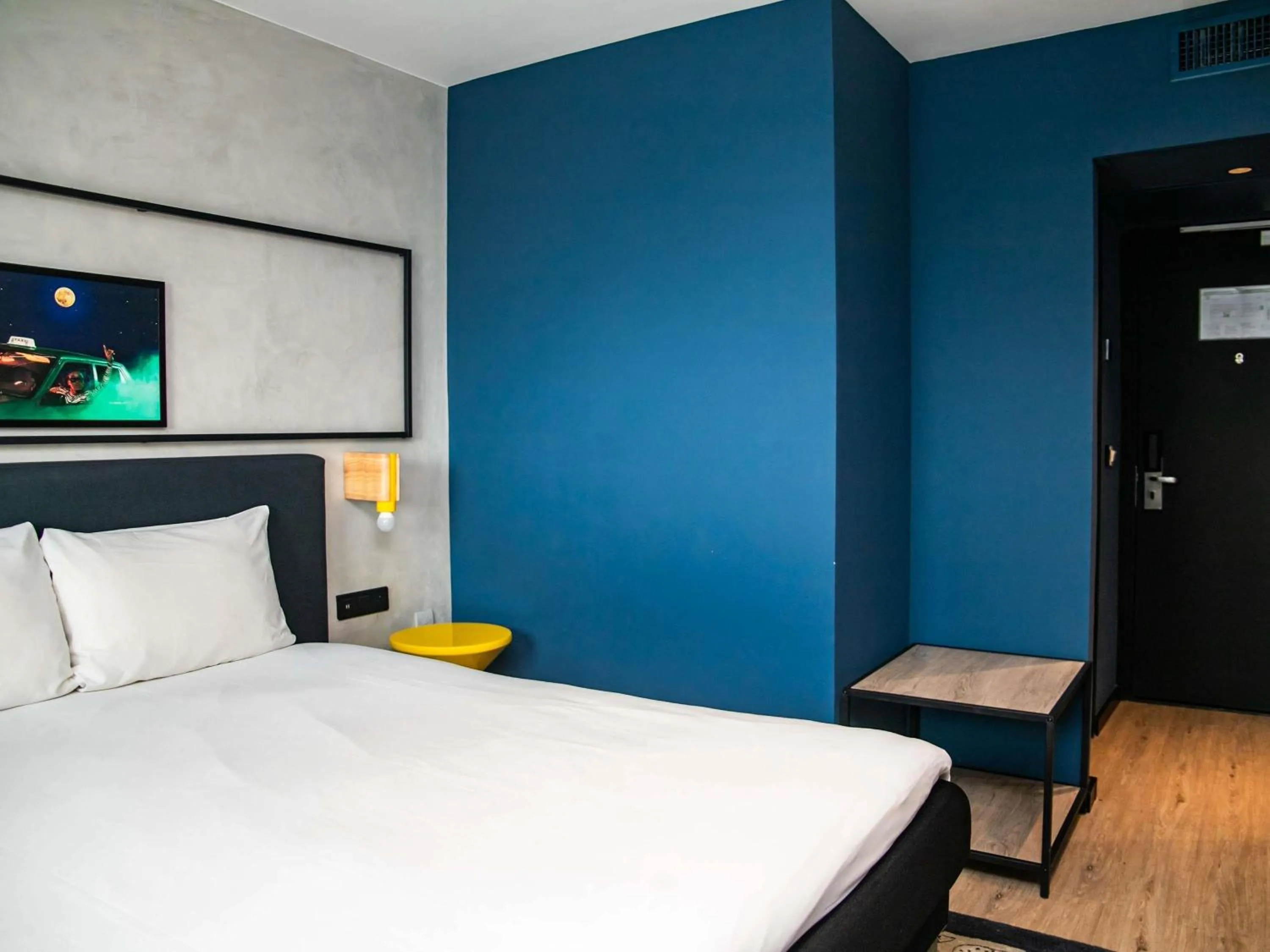 Bedroom, Bed in Ibis Styles Abidjan Marcory