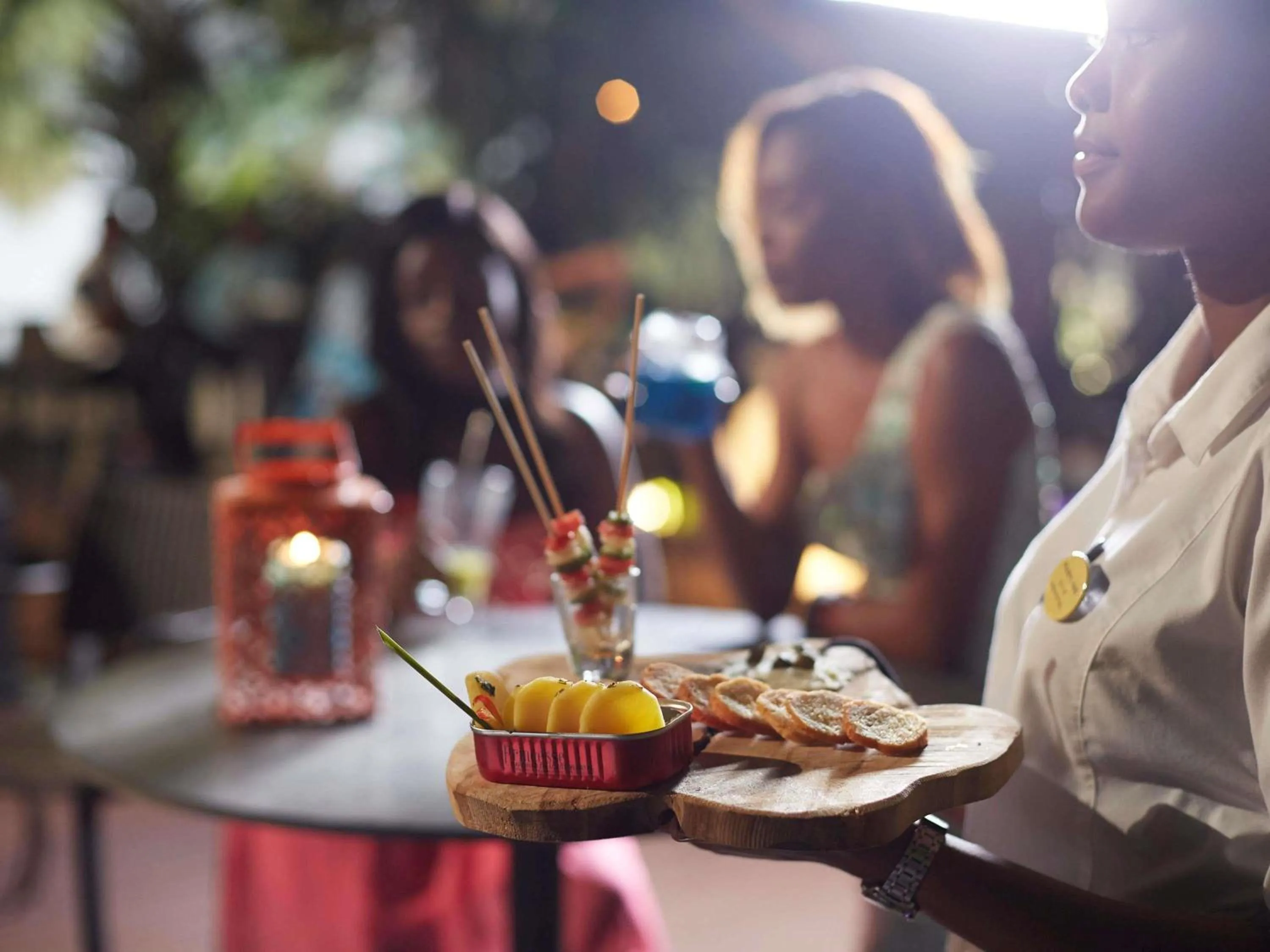 Lounge or bar in Novotel Abidjan Plateau