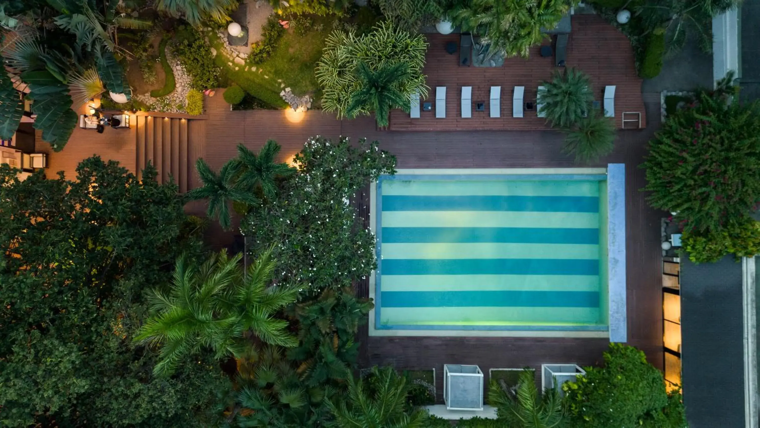 Swimming pool in Novotel Abidjan Plateau Swimming pool in Novotel Abidjan Plateau