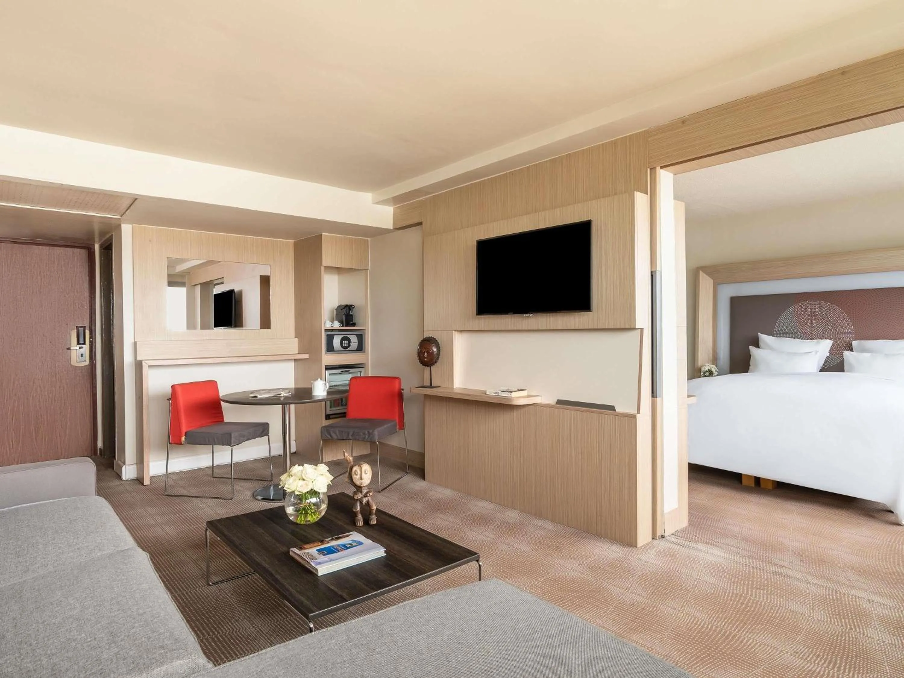 Bedroom, Bed in Novotel Abidjan Plateau