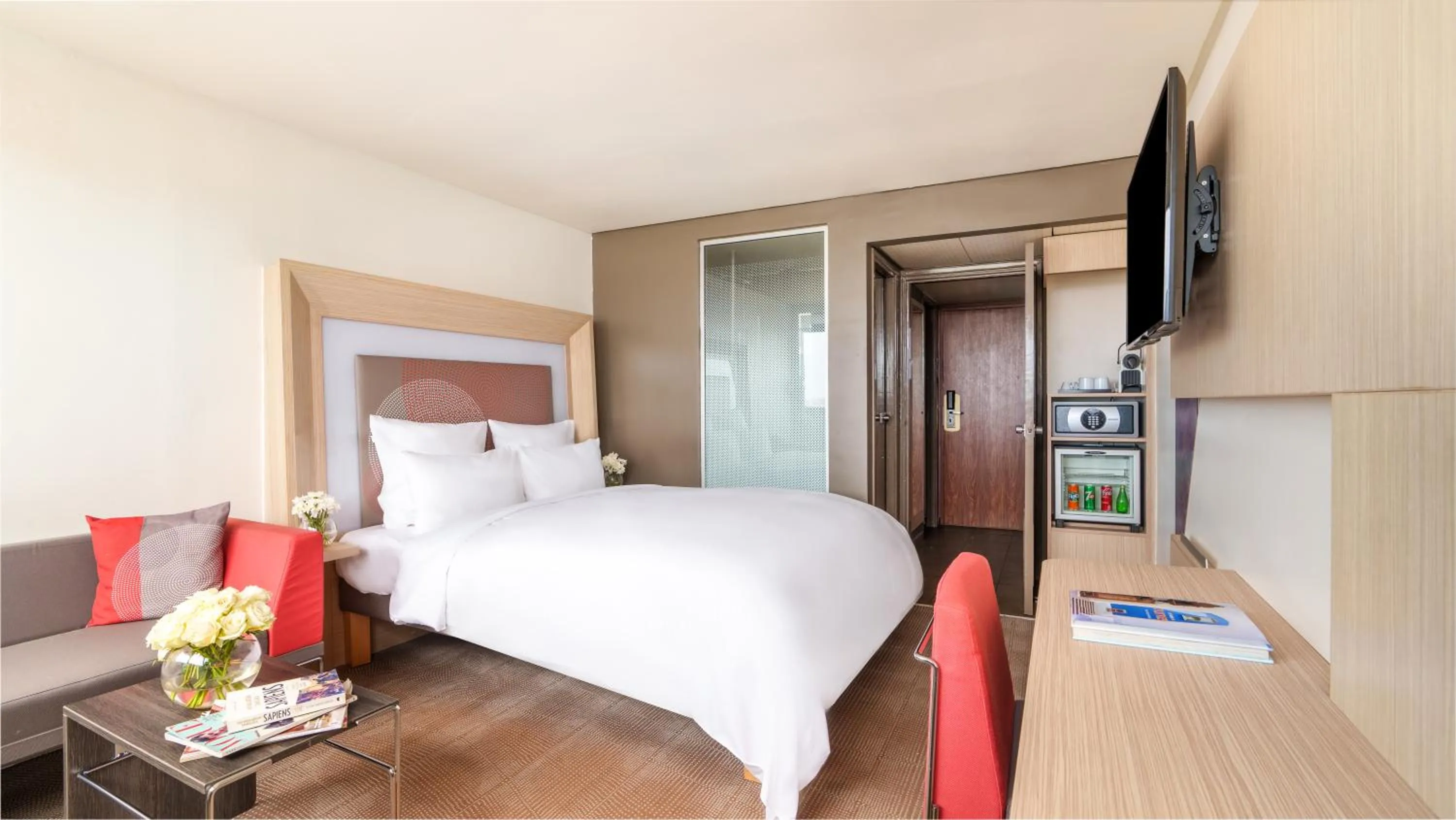 Bedroom, Bed in Novotel Abidjan Plateau