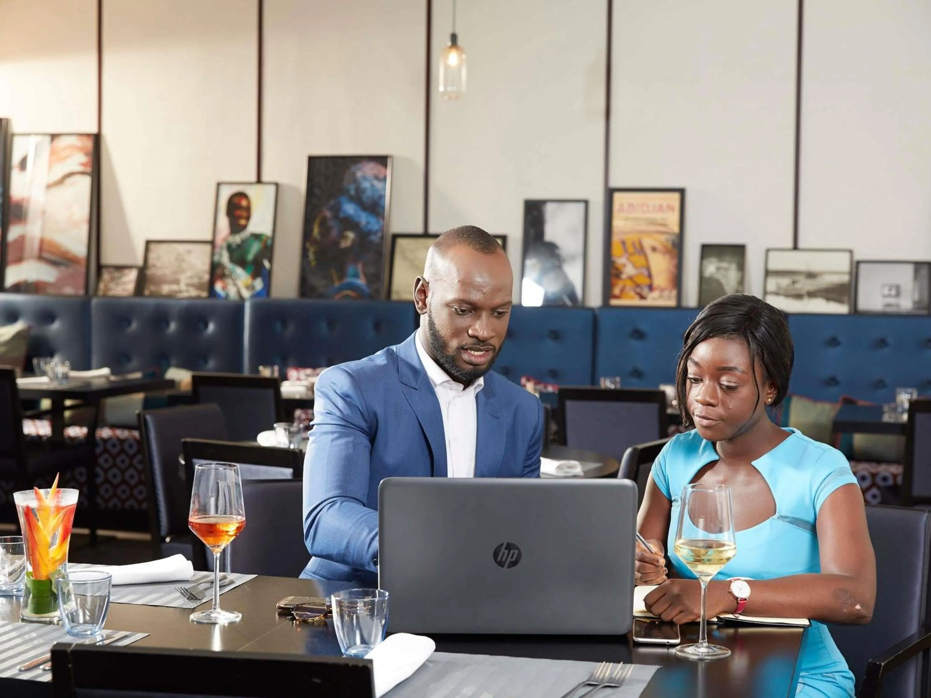 Lounge or bar in Novotel Abidjan Plateau