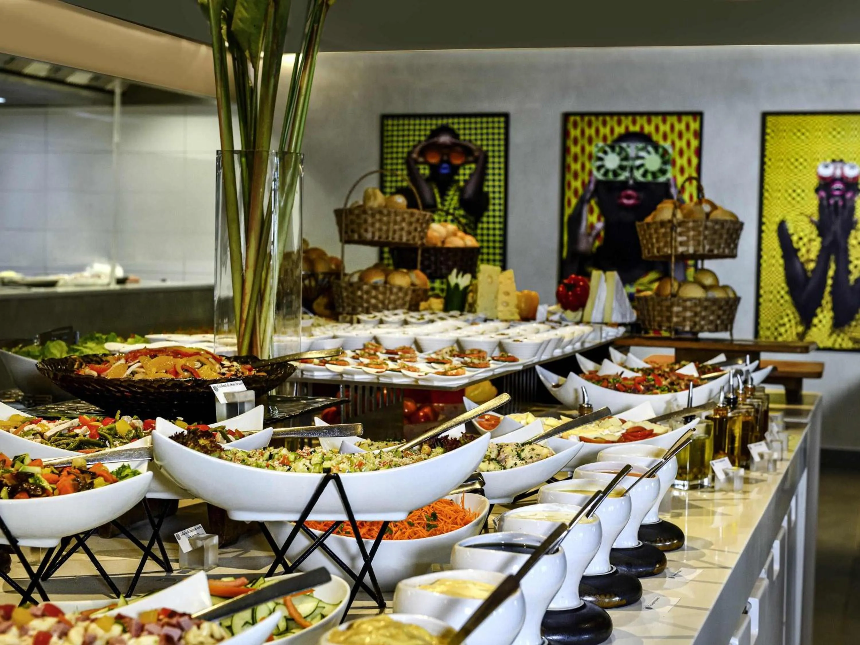 Restaurant/places to eat in Pullman Abidjan