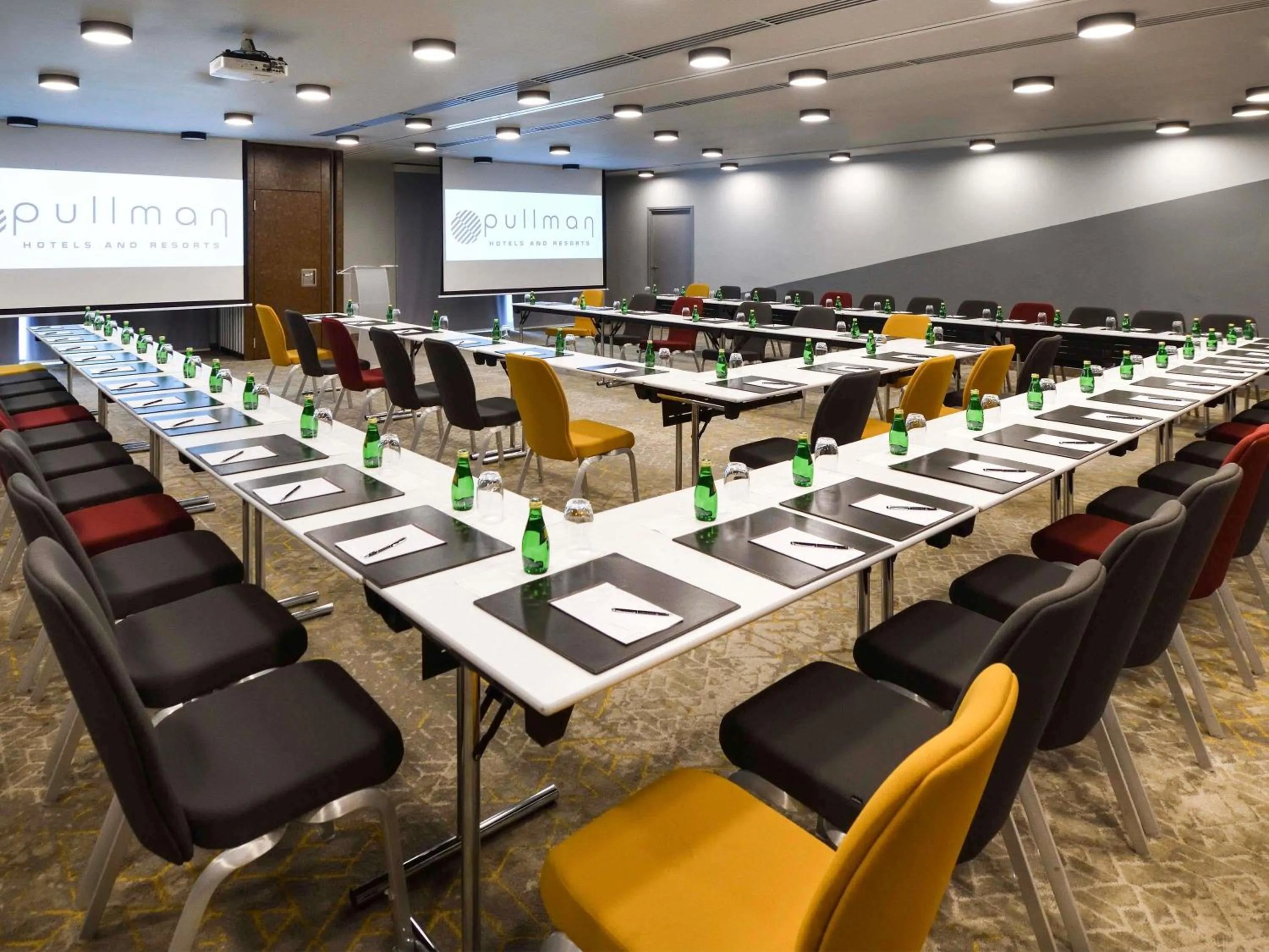 Meeting/conference room in Pullman Abidjan