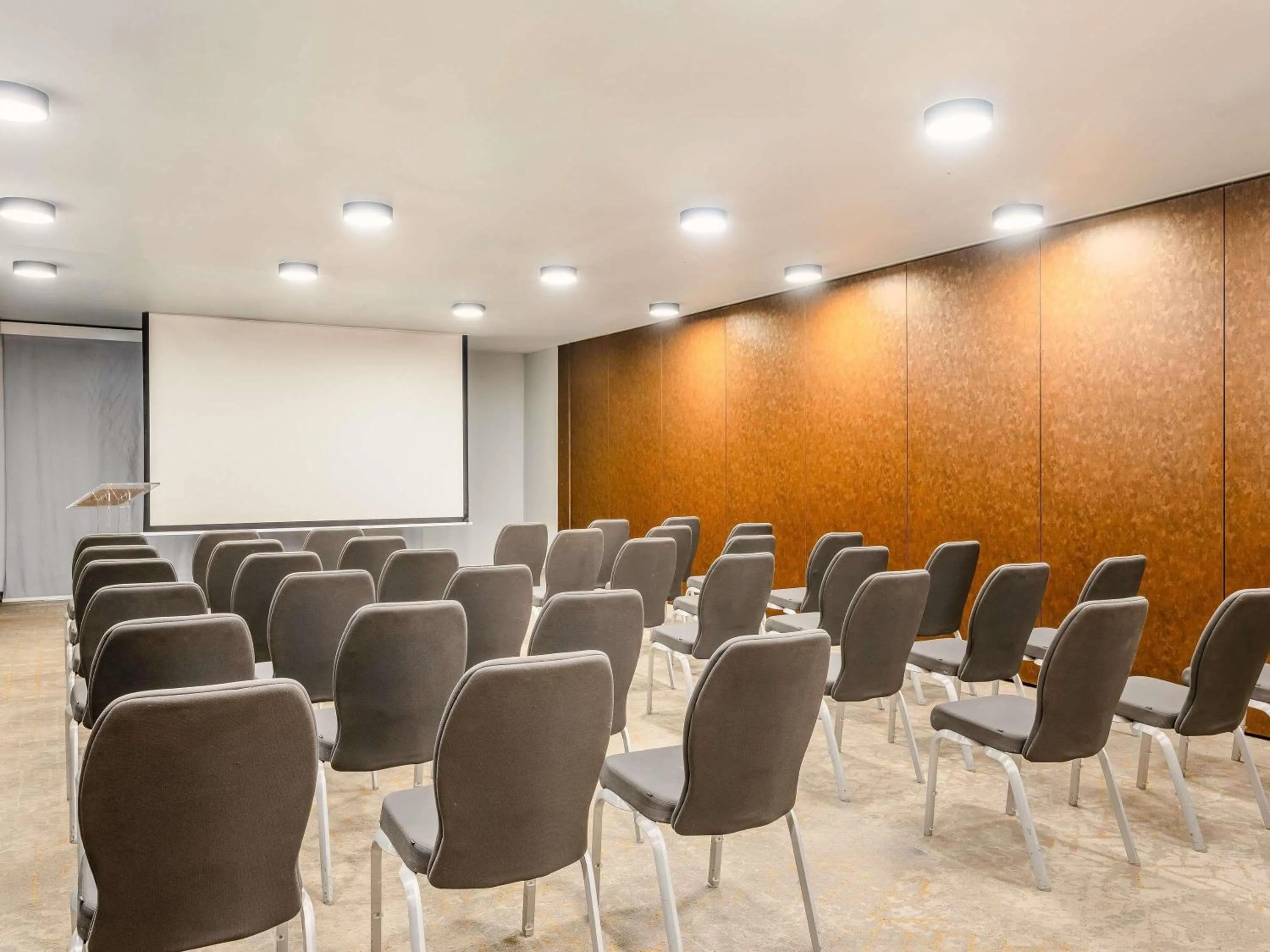 Meeting/conference room in Pullman Abidjan