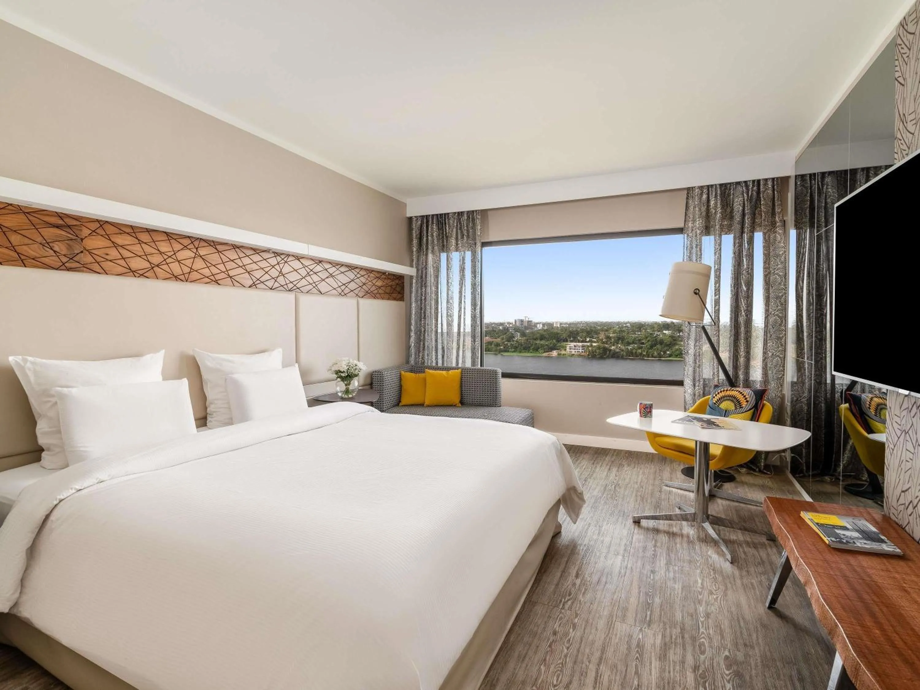 Bedroom, Bed in Pullman Abidjan