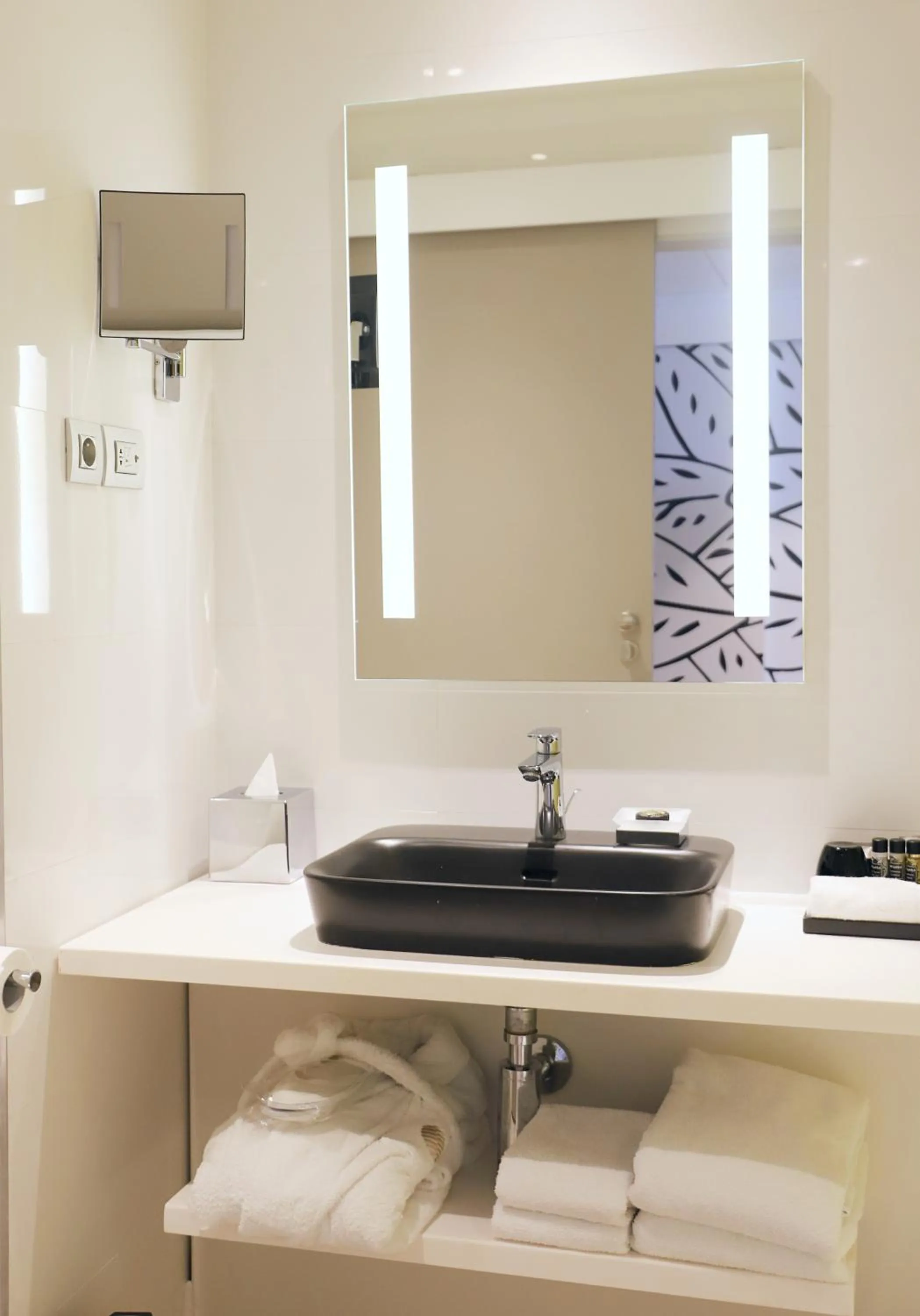 Bathroom in Pullman Abidjan