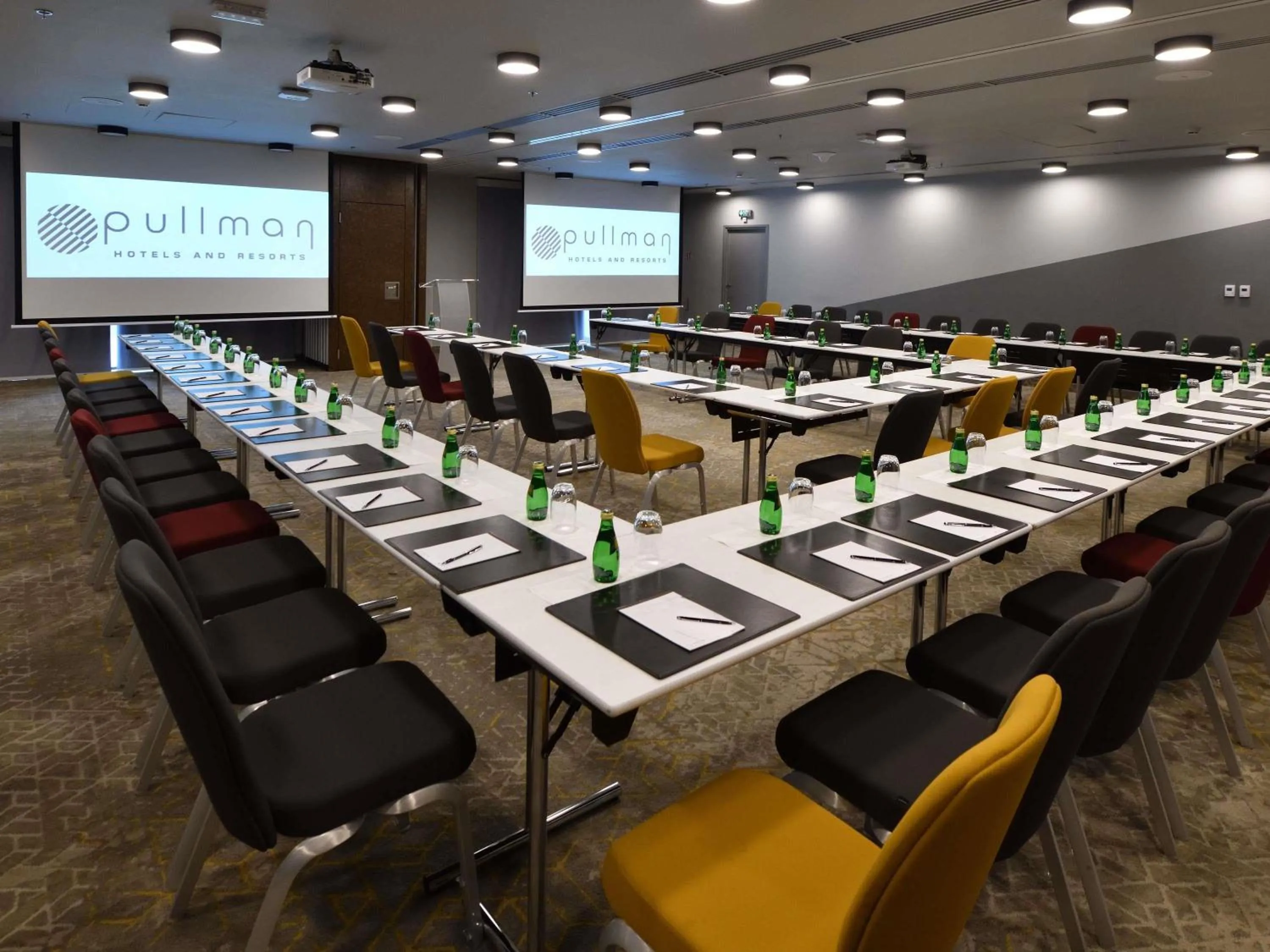 Meeting/conference room in Pullman Abidjan