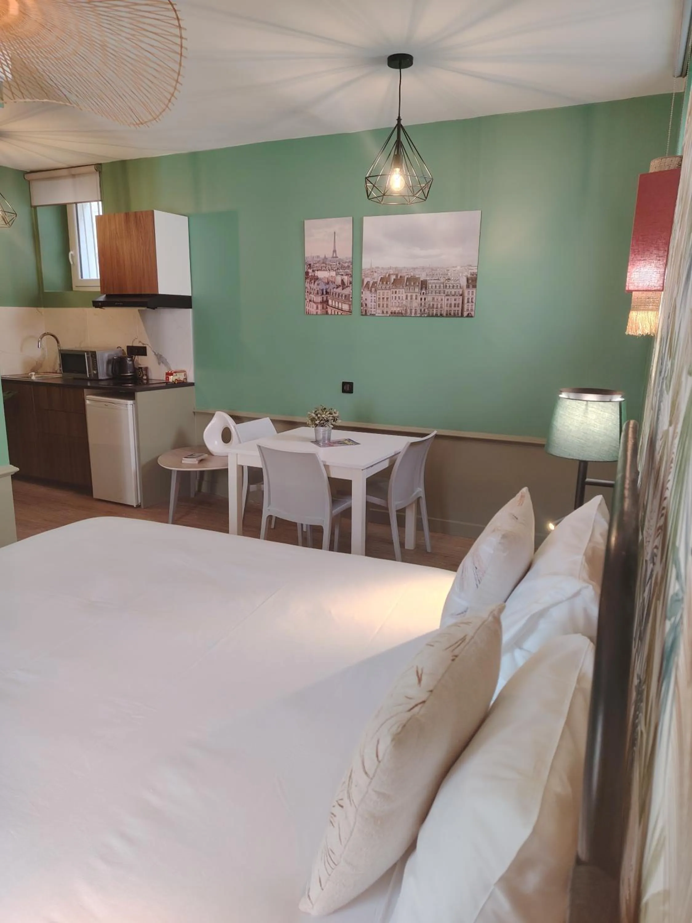 Bed in Le Village Montmartre by Hiphophostels