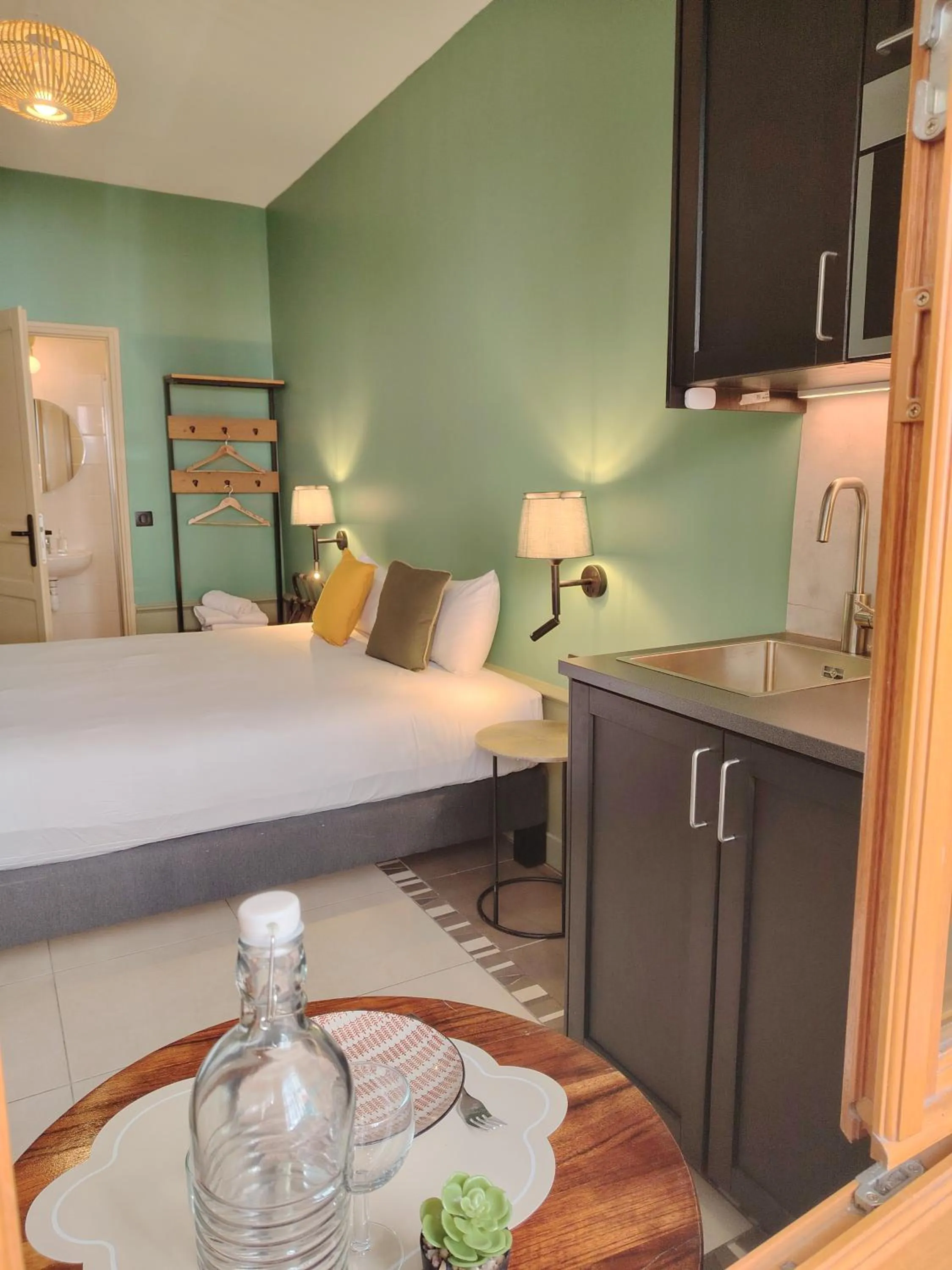 Le Village Montmartre by Hiphophostels