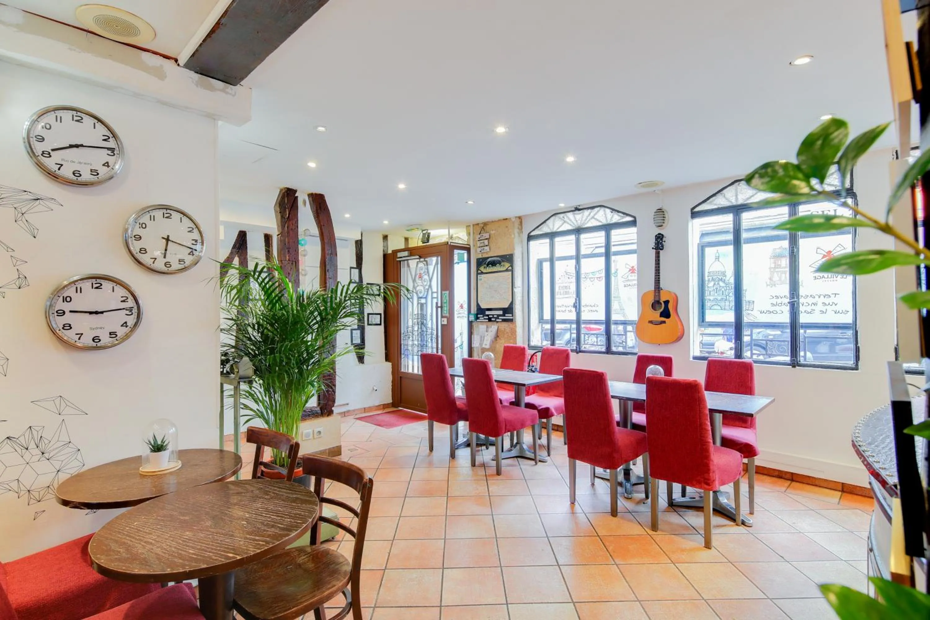 Restaurant/places to eat in Le Village Montmartre by Hiphophostels