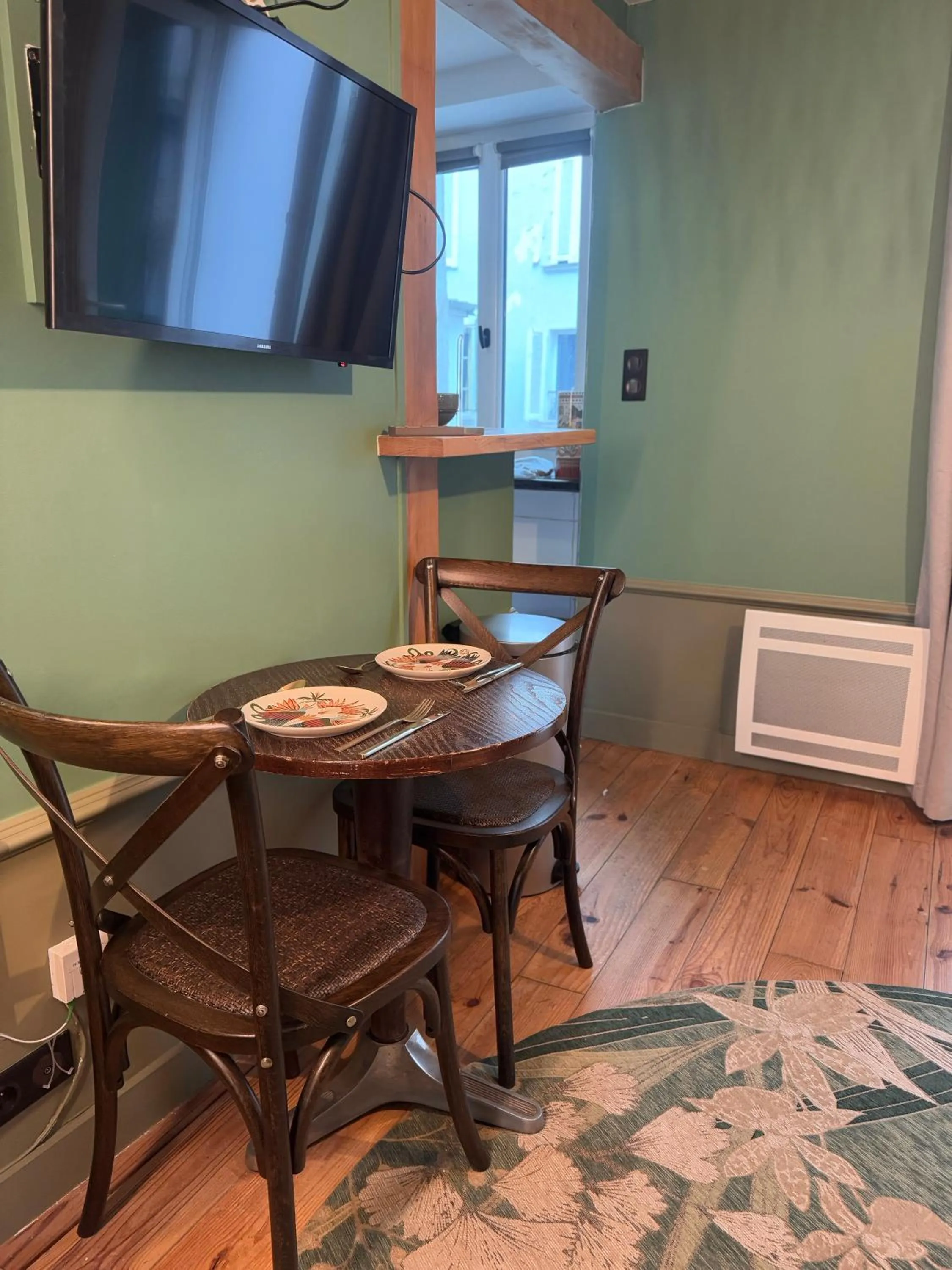 Le Village Montmartre by Hiphophostels