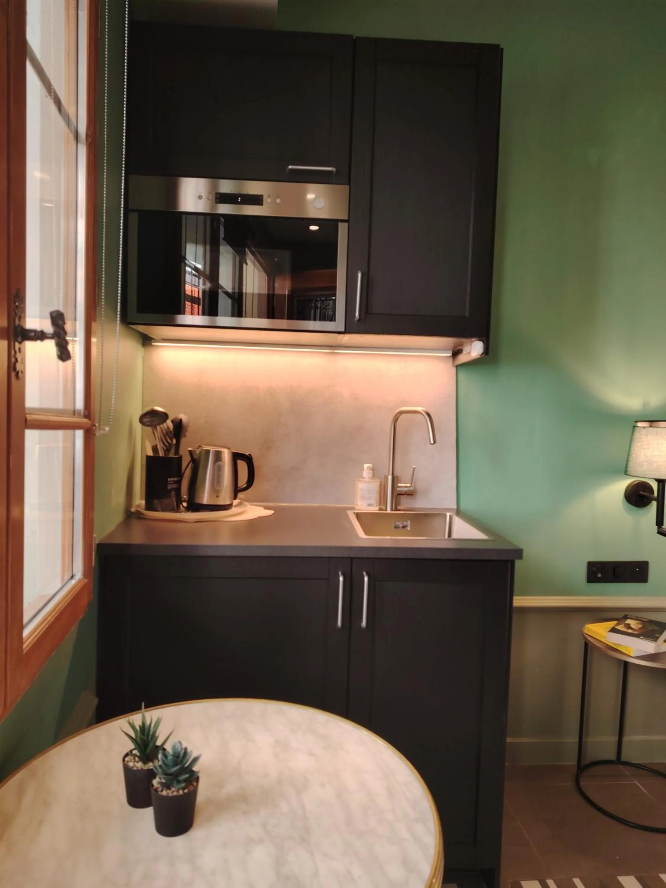 Le Village Montmartre by Hiphophostels