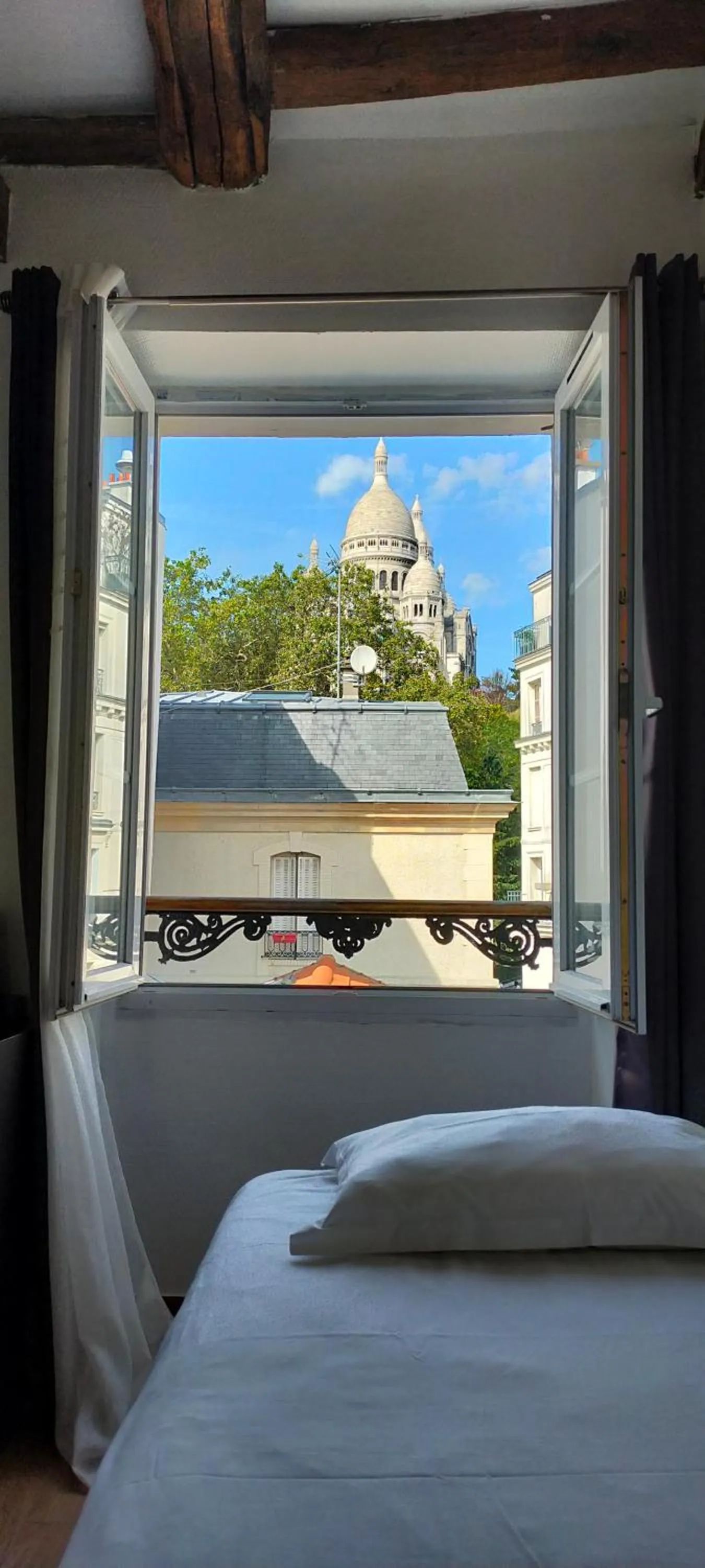 View (from property/room), Bed in Le Village Montmartre by Hiphophostels
