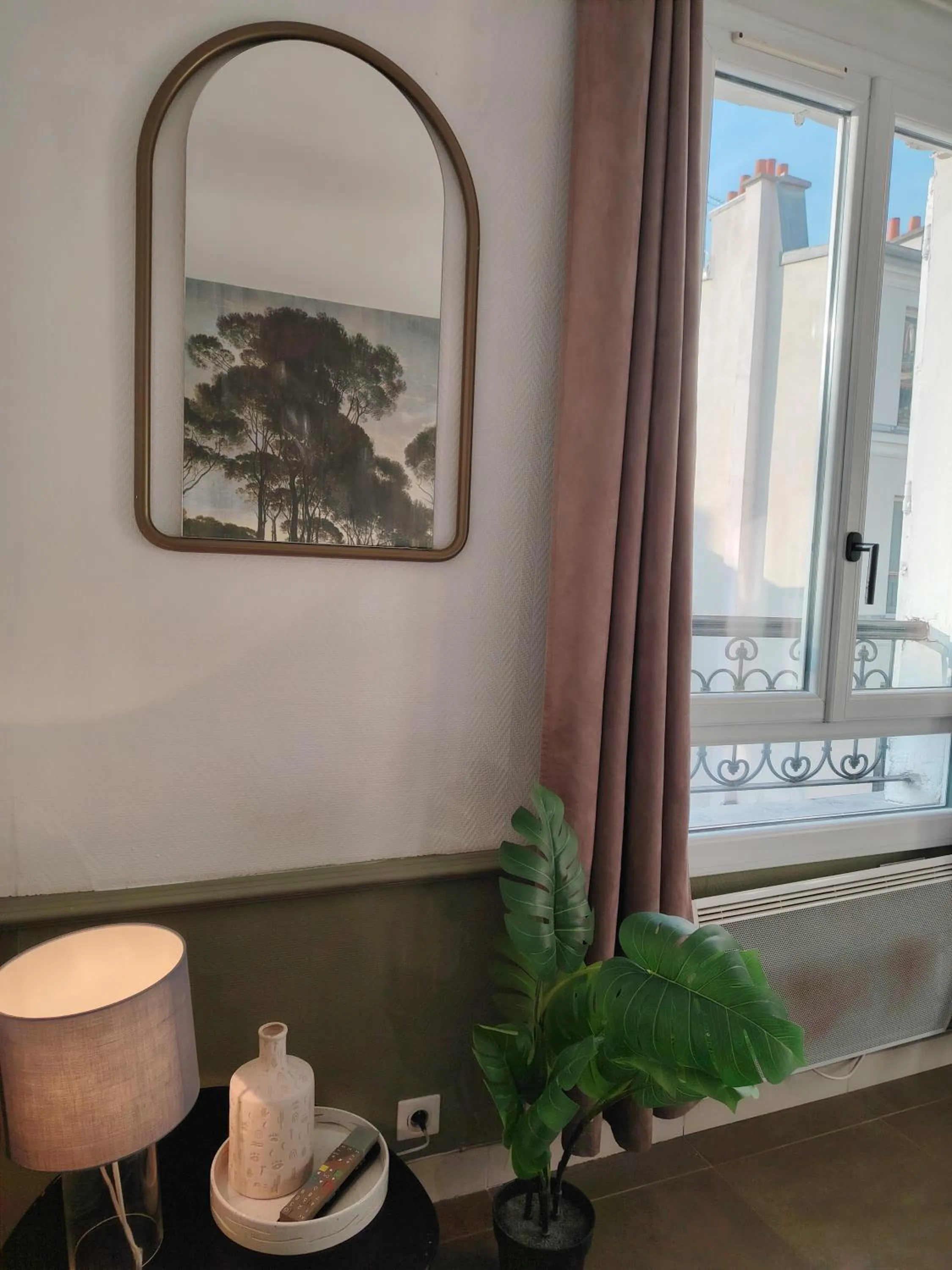 Le Village Montmartre by Hiphophostels