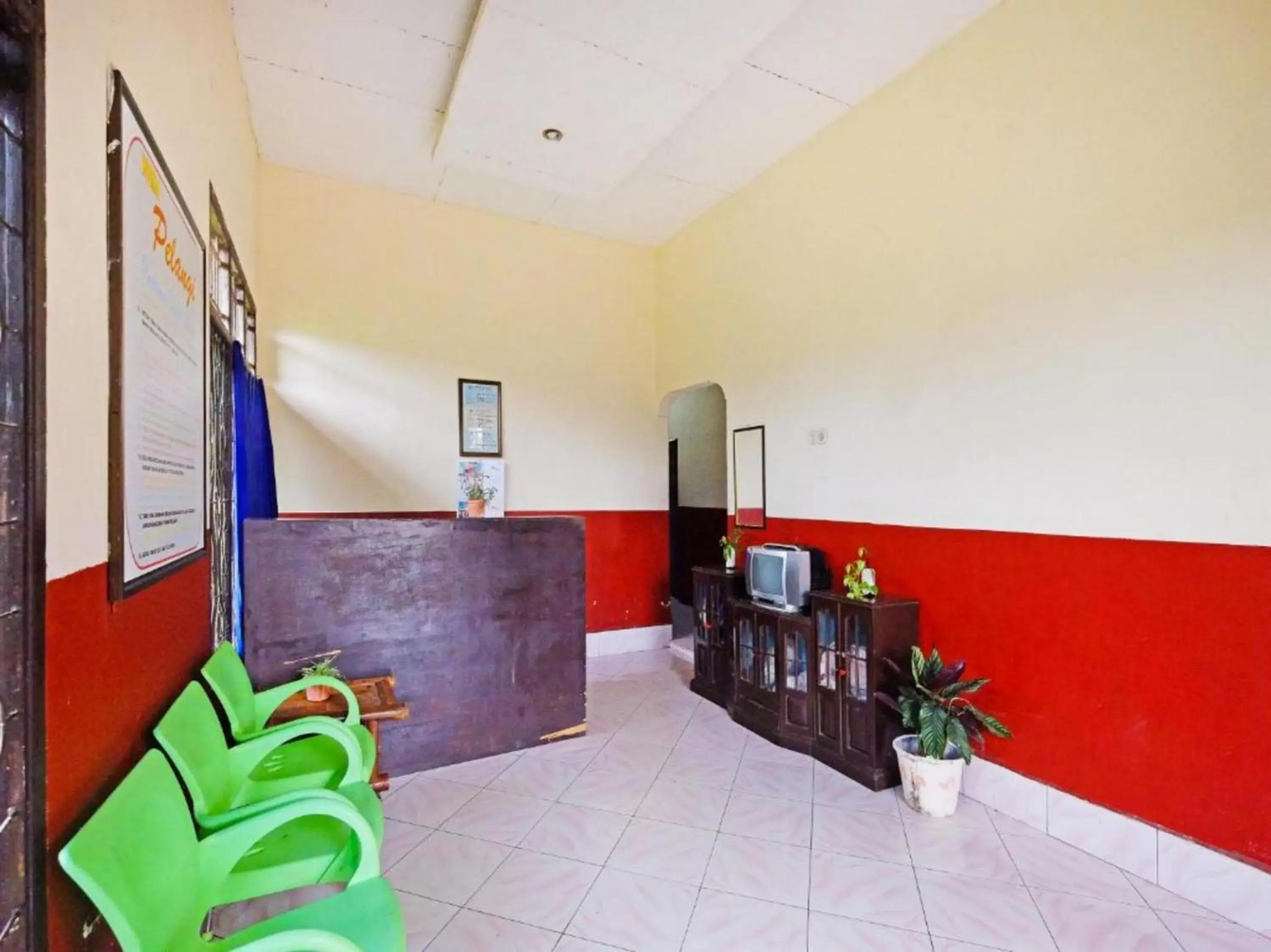 Lobby or reception in Wisma Pelangi Palopo RedPartner Lobby or reception in Wisma Pelangi Palopo RedPartner