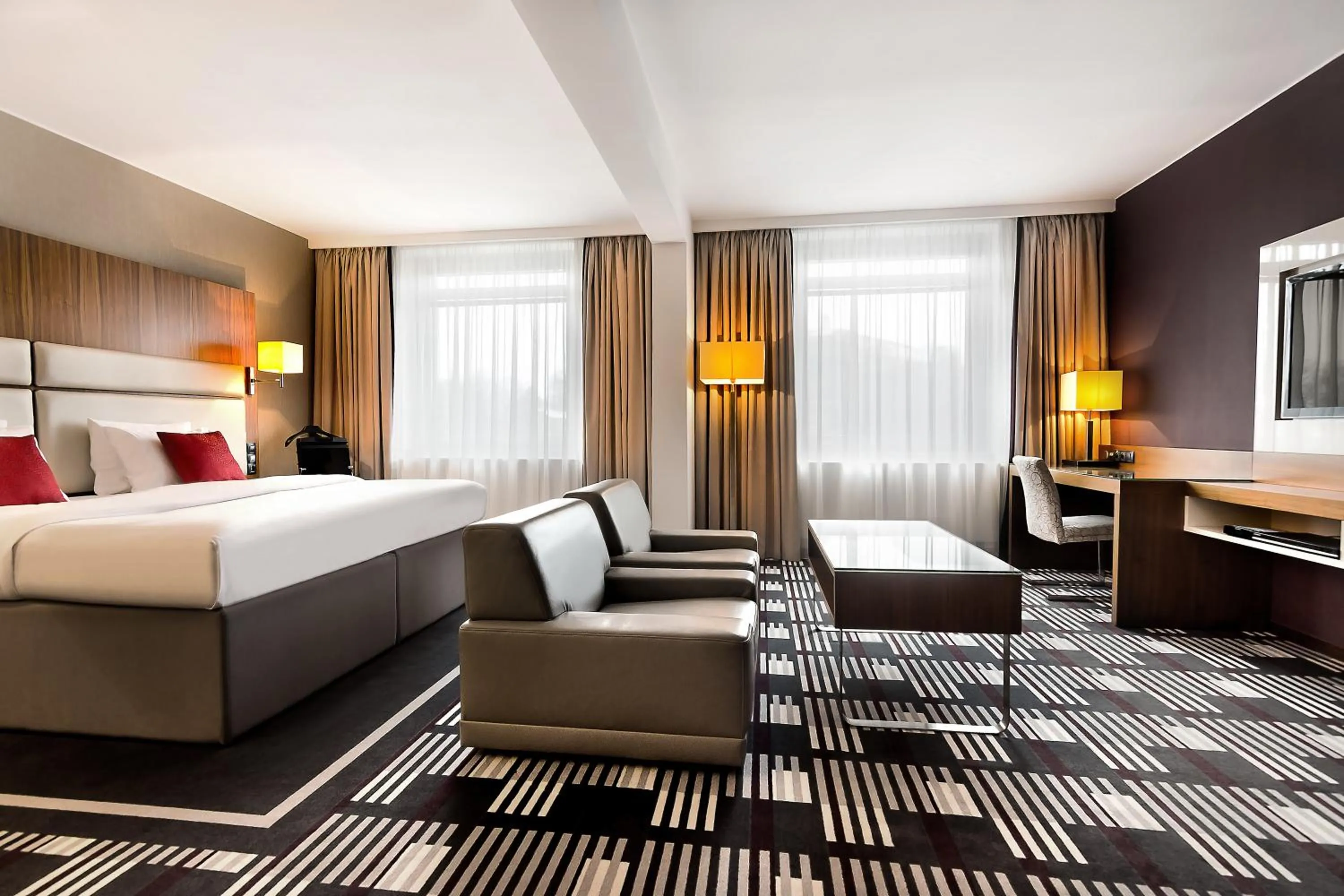 Living room, Bed in Hotel International Brno