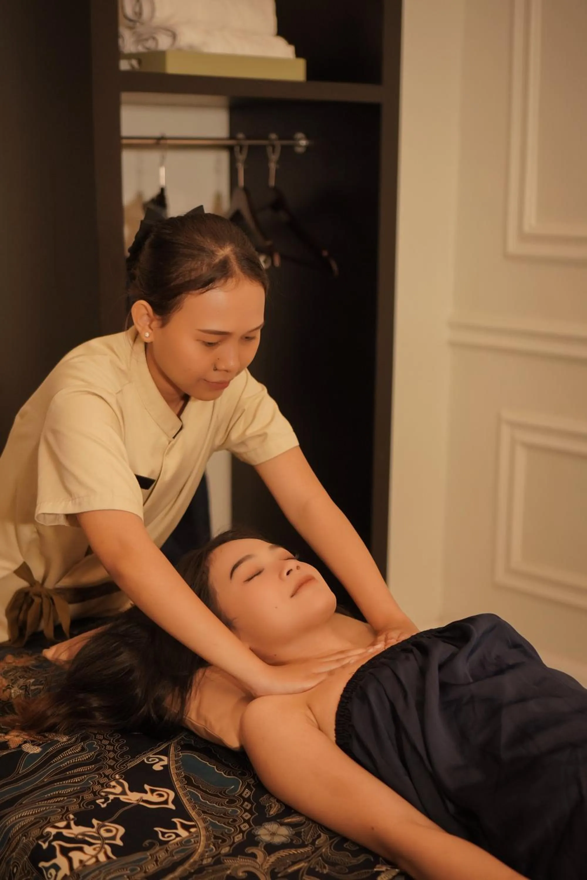 Massage in MAHALAYA The Legacy Hotel