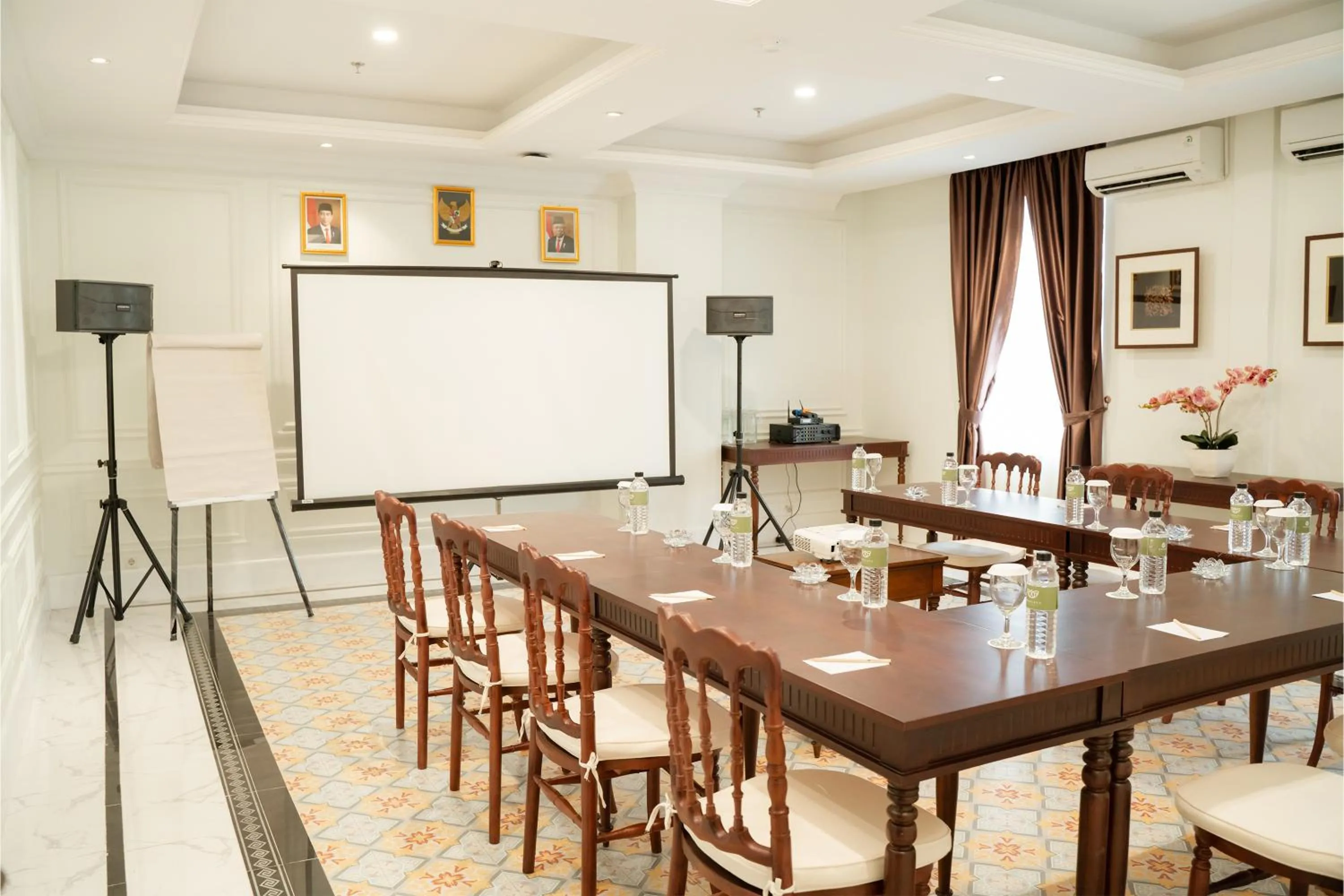 Meeting/conference room in MAHALAYA The Legacy Hotel
